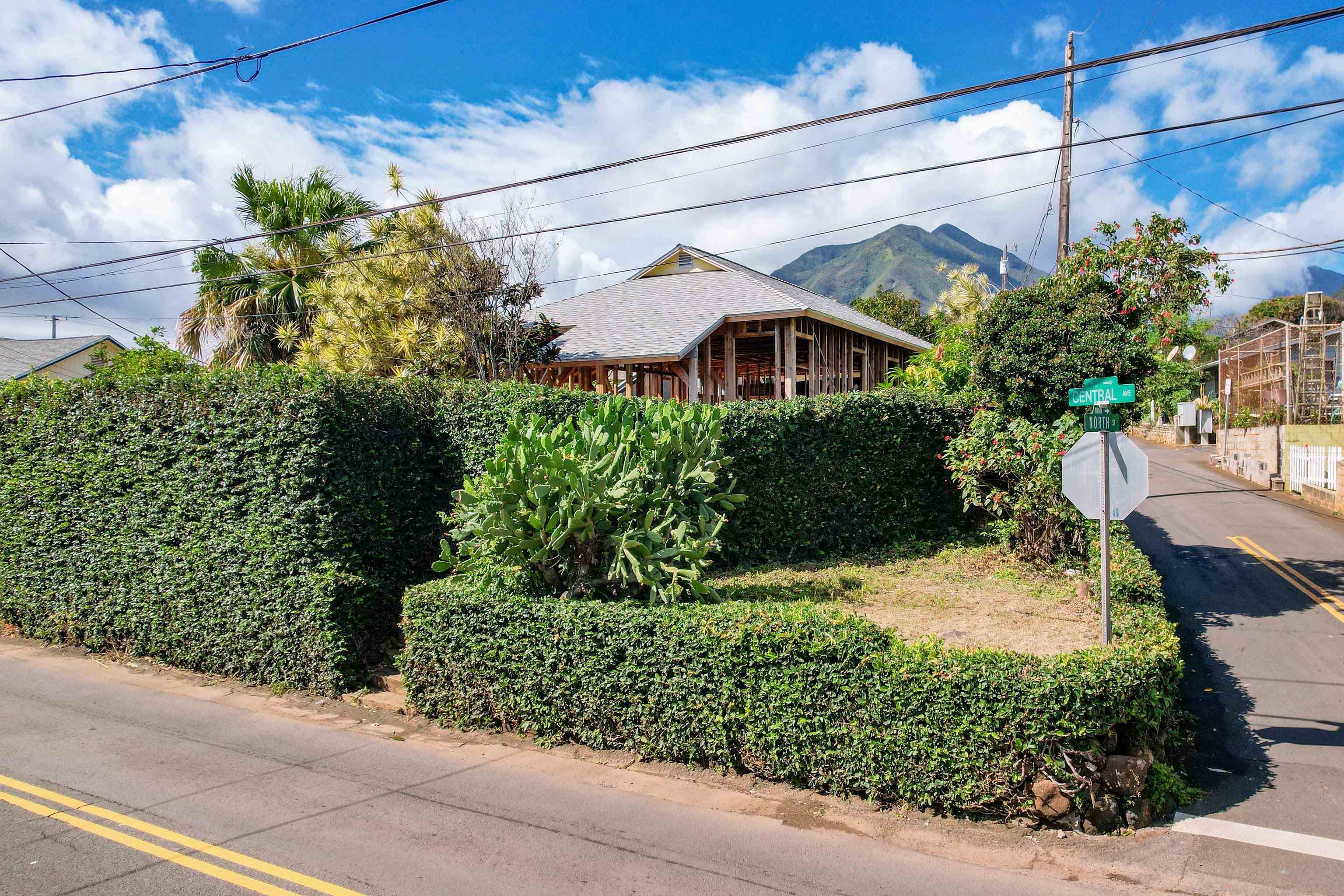 161  Central Ave , Wailuku home - photo 1 of 12