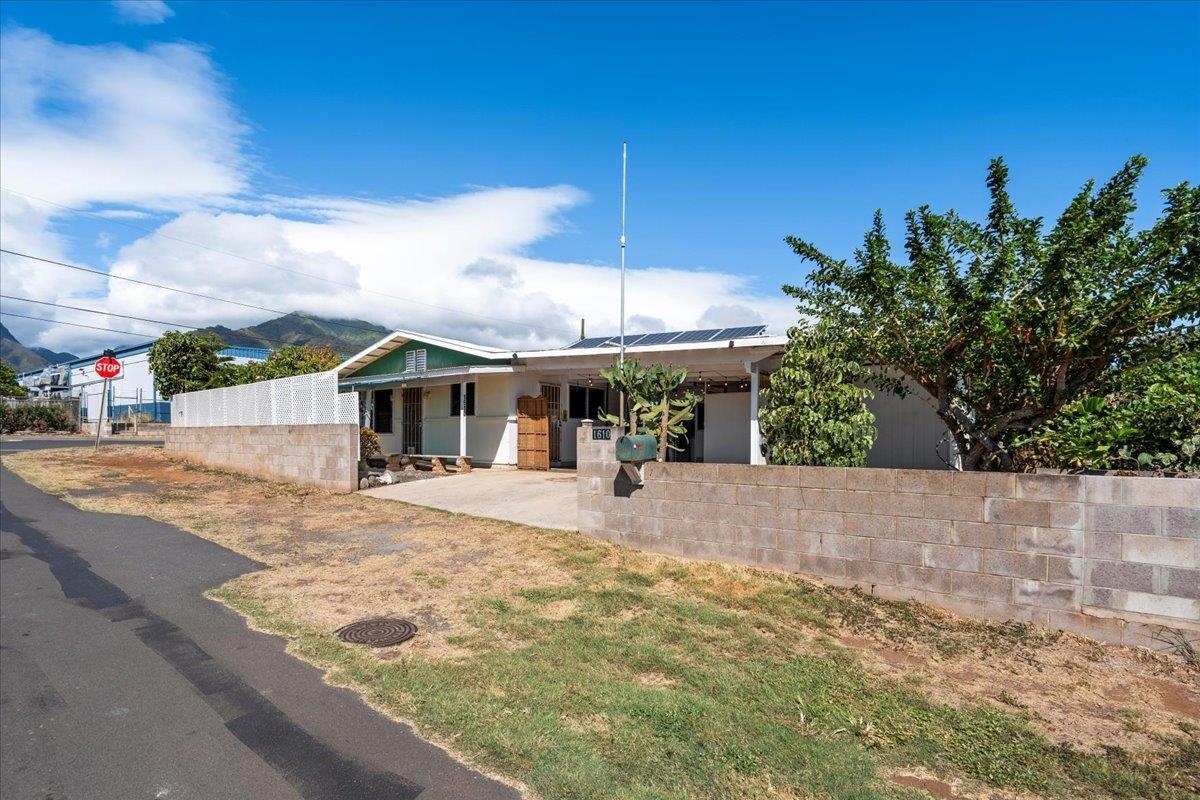 1610  Wili Pl , Wailuku home - photo 17 of 34