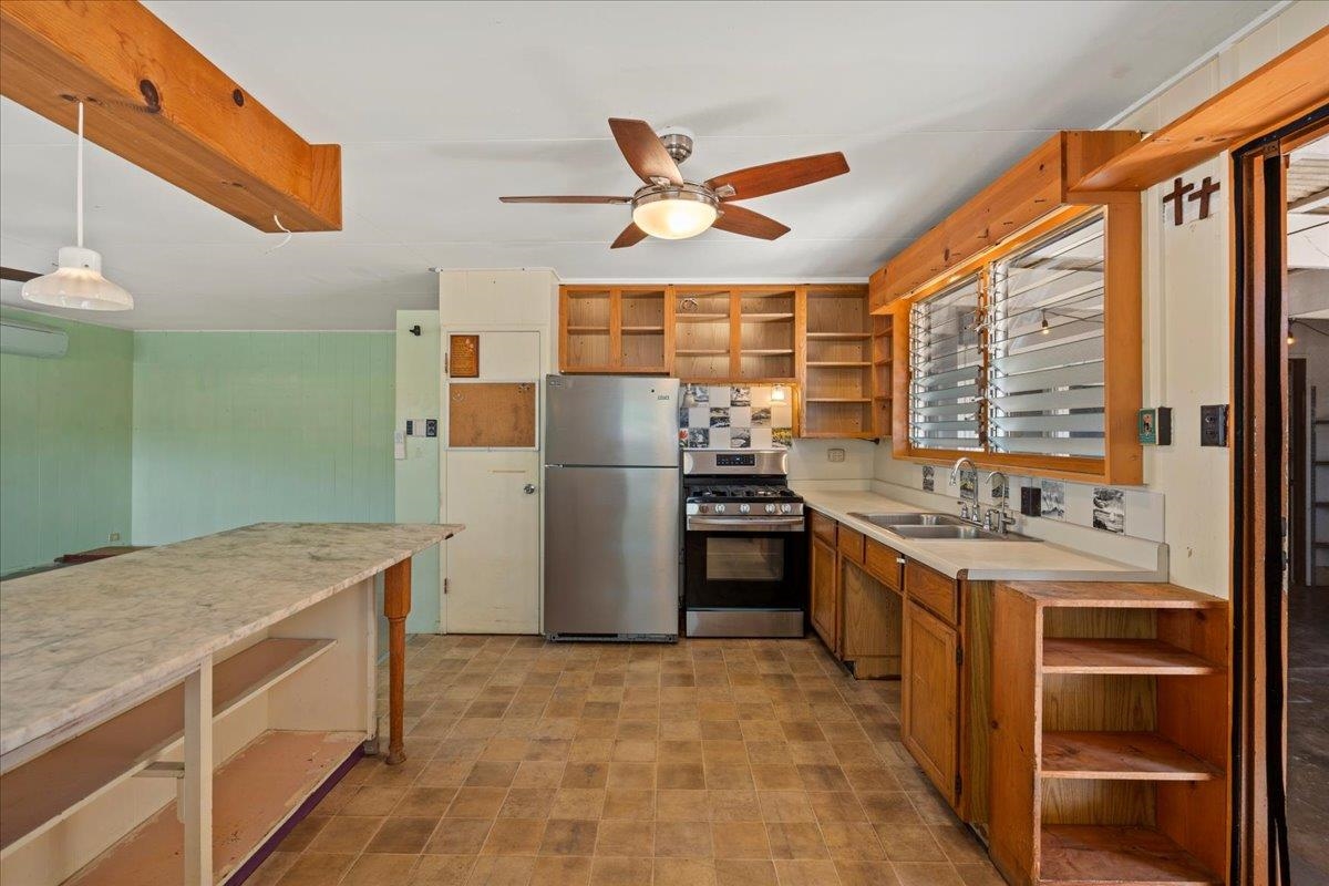 1610  Wili Pl , Wailuku home - photo 3 of 34