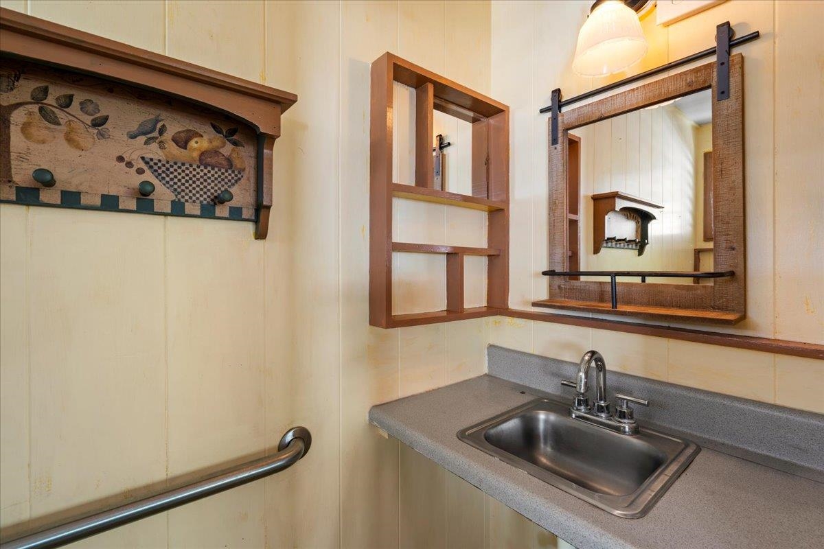 1610  Wili Pl , Wailuku home - photo 28 of 34