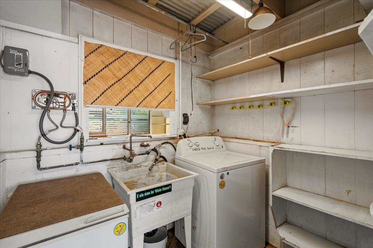 1610  Wili Pl , Wailuku home - photo 33 of 34