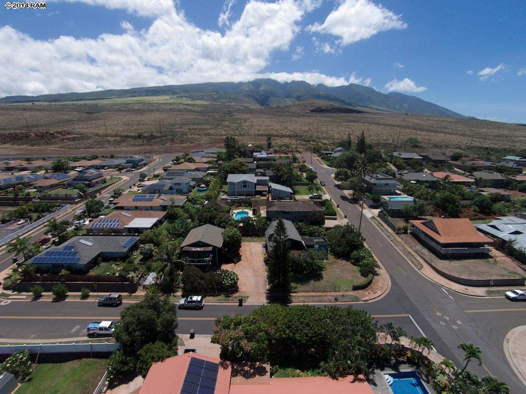 1676  Aa St Wahikuli, Lahaina home - photo 3 of 30