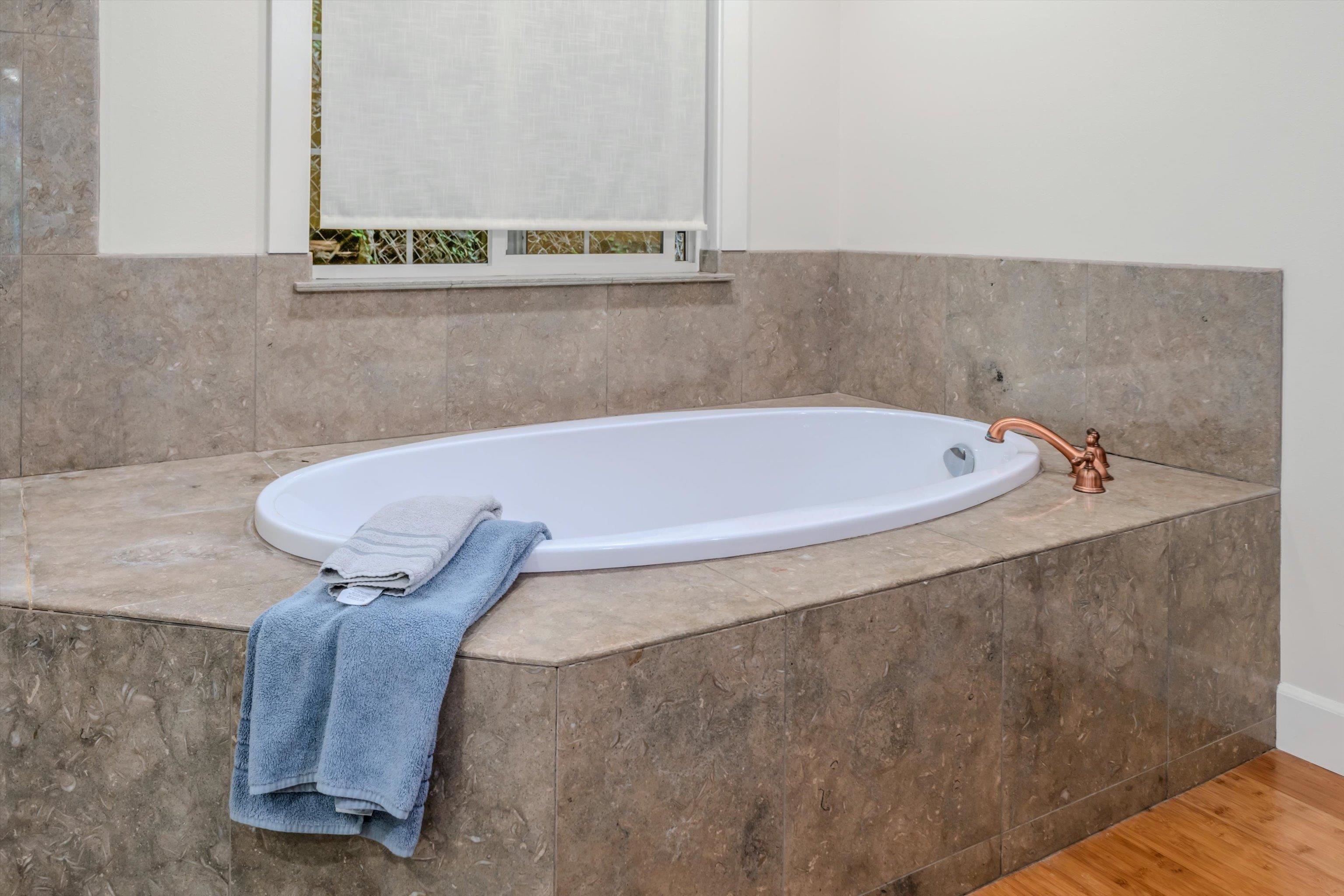 168  Ahekolo Pl Kilohana Ridge, Kihei home - photo 27 of 48