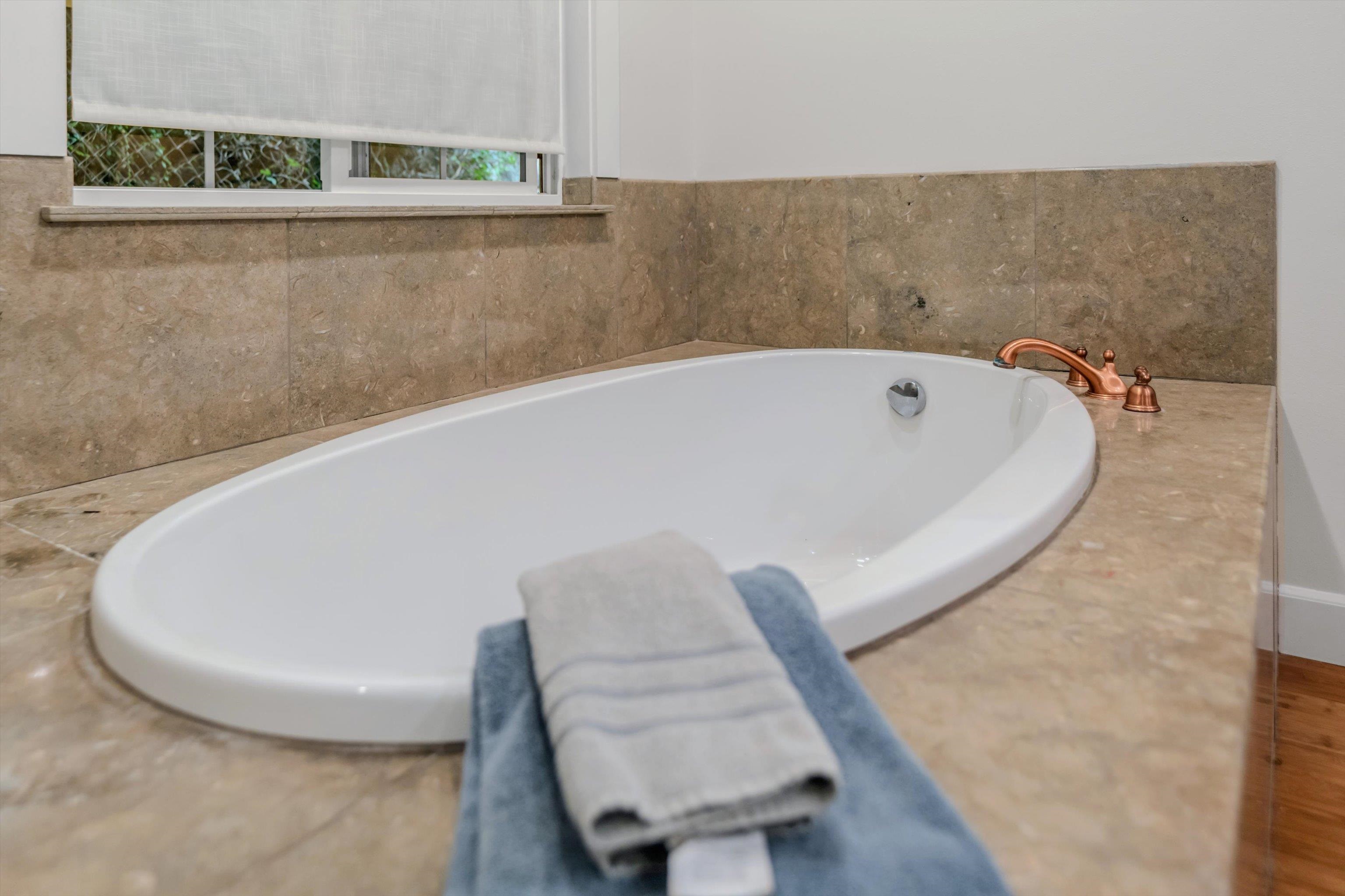 168  Ahekolo Pl Kilohana Ridge, Kihei home - photo 28 of 48