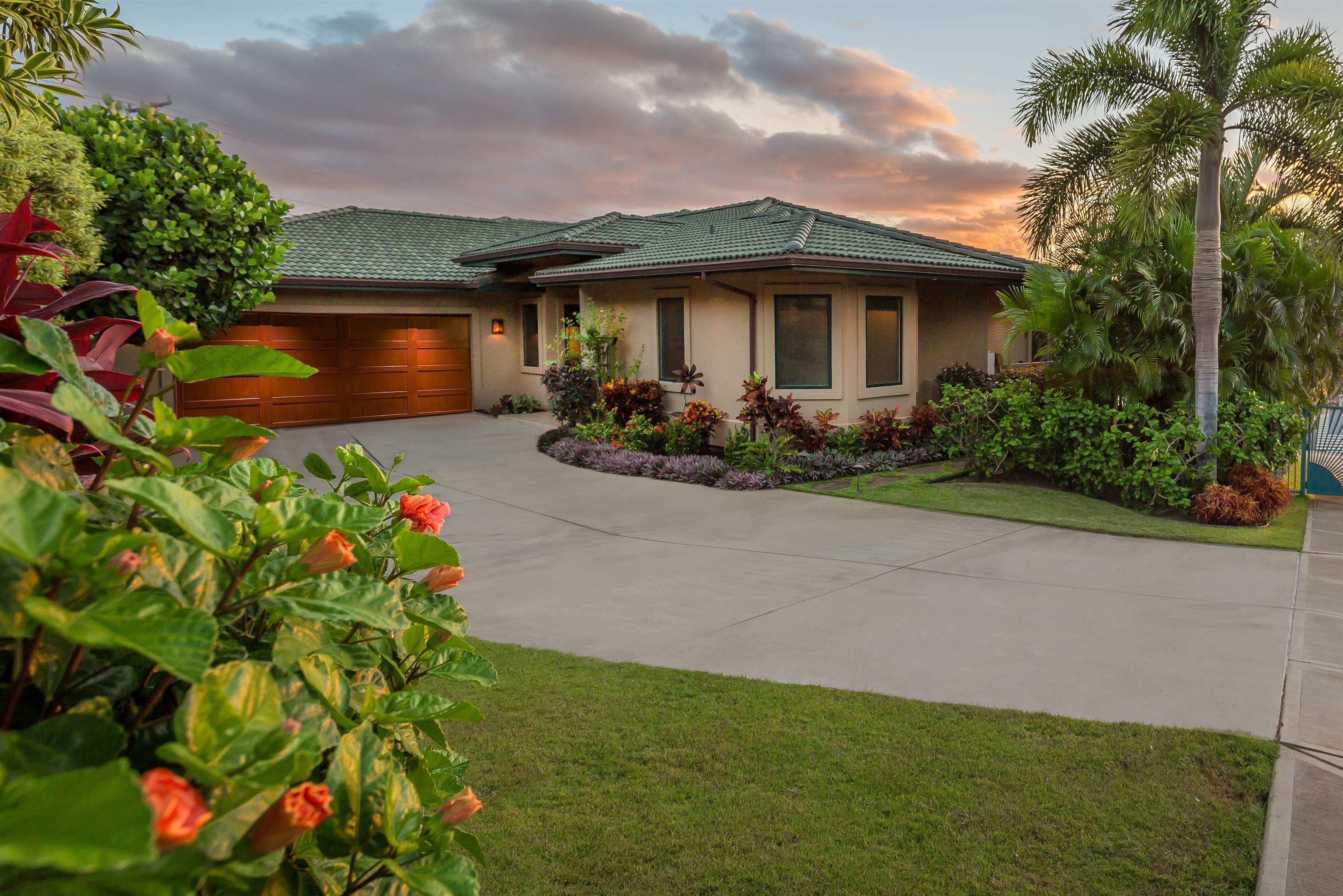 168  Hokai Pl Kilohana, Kihei home - photo 2 of 45