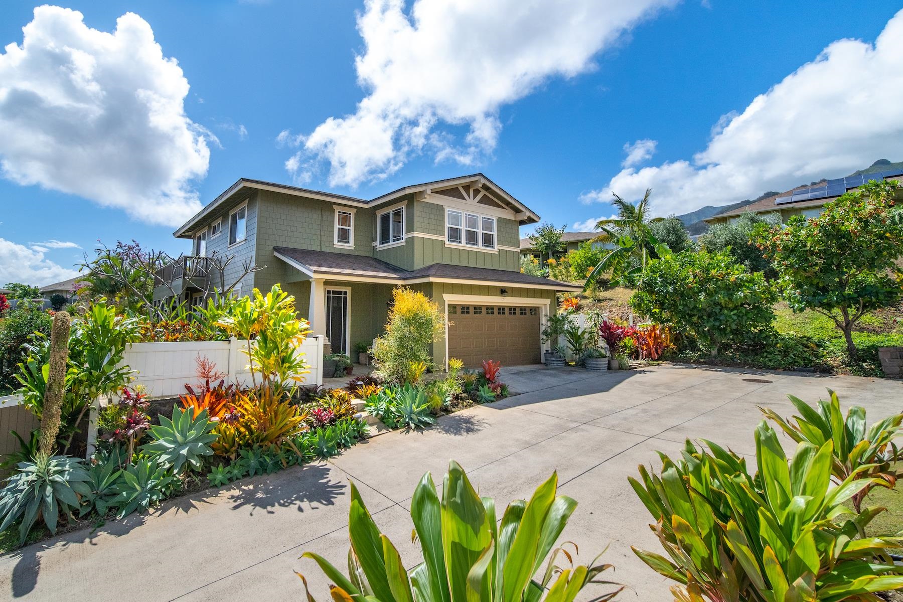 17 Maka Hou Loop , Wailuku, Hi 96793