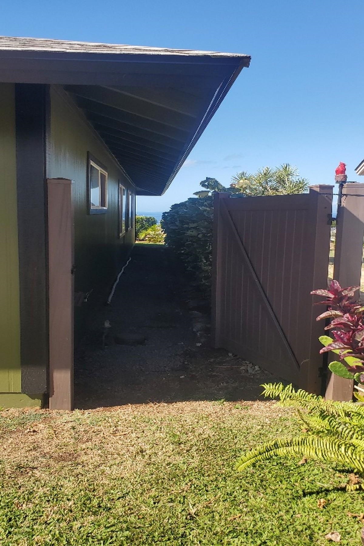 1701  Hooli St , Lahaina home - photo 3 of 31