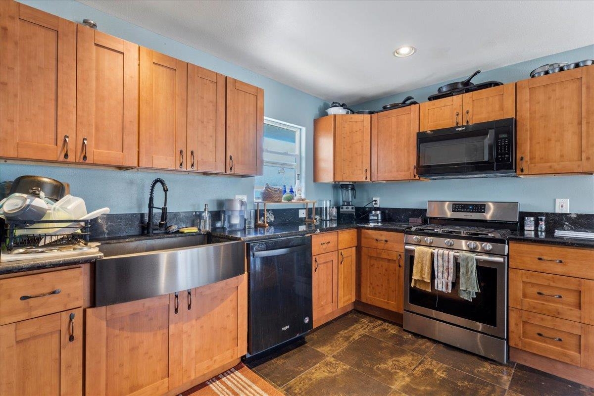 171  Lower Waiehu Beach Rd , Wailuku home - photo 15 of 47