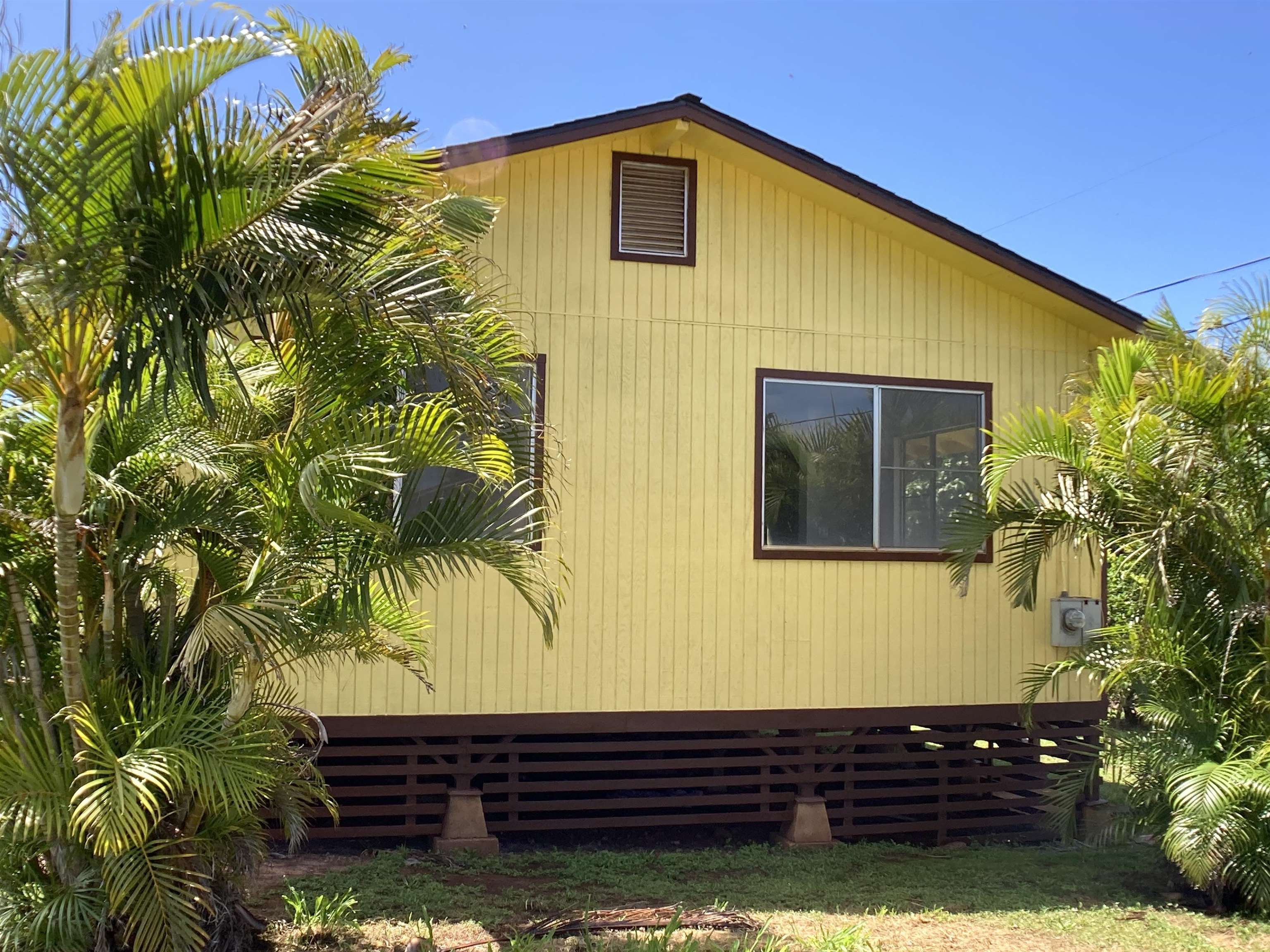 1726  Okana St , Molokai home - photo 2 of 21