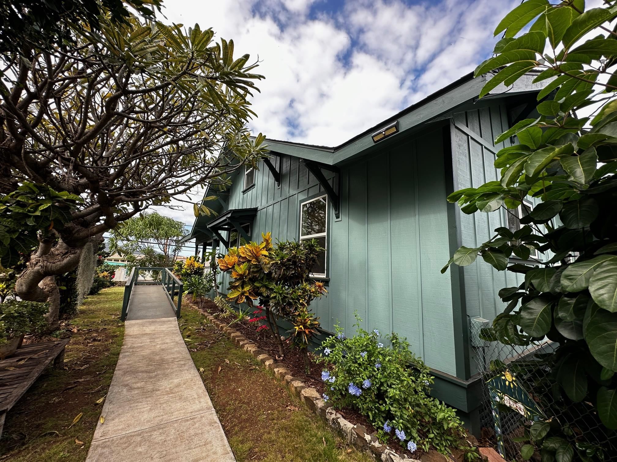 1743  Mill St Wailuku, Wailuku home - photo 4 of 29