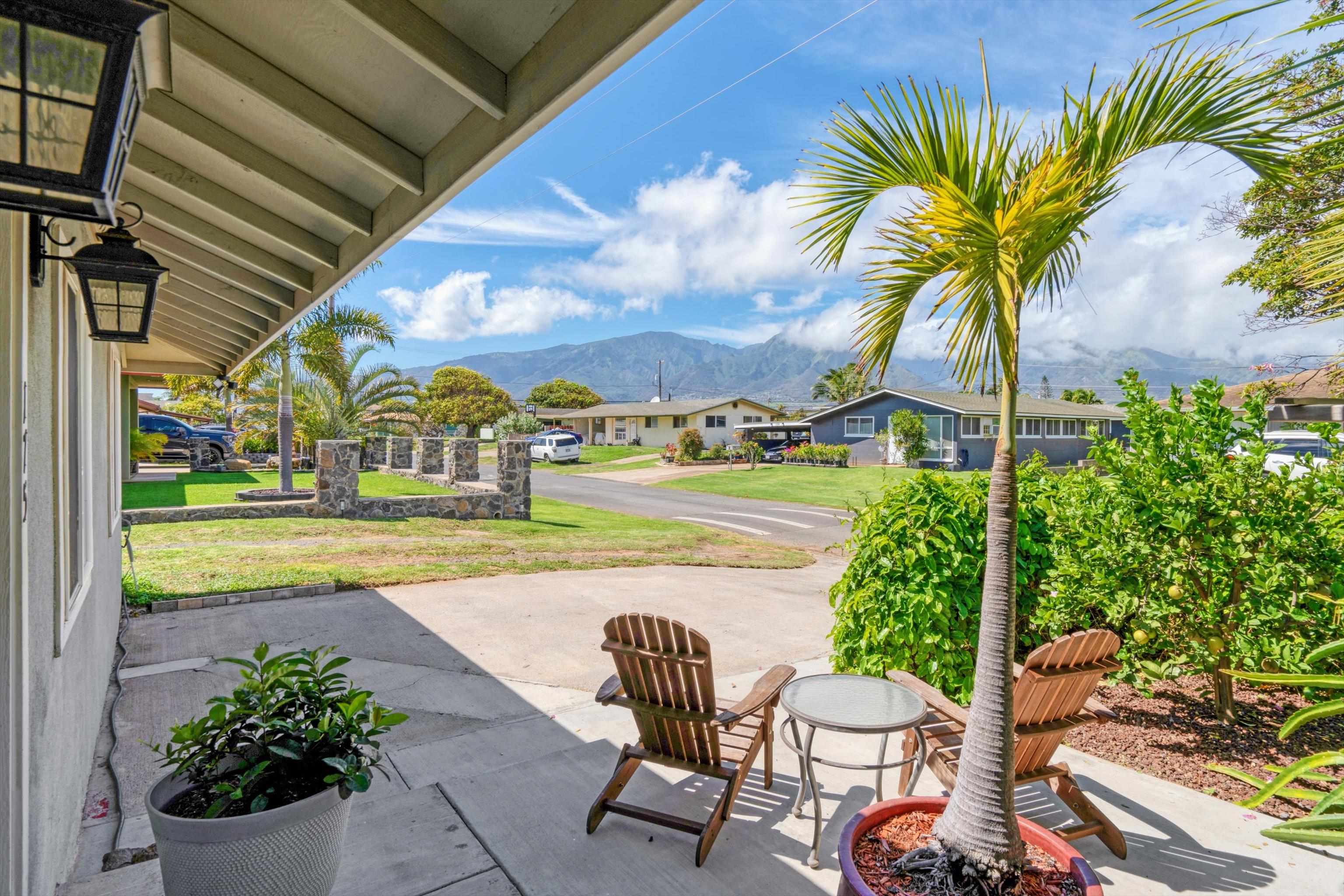 175  Molokai Akau St , Kahului home - photo 2 of 49