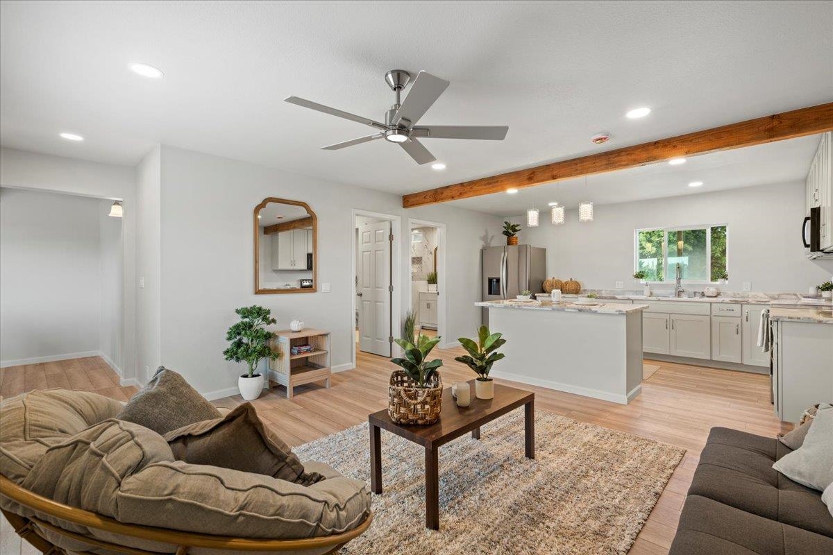 180  Hoomoku St , Kahului home - photo 4 of 26