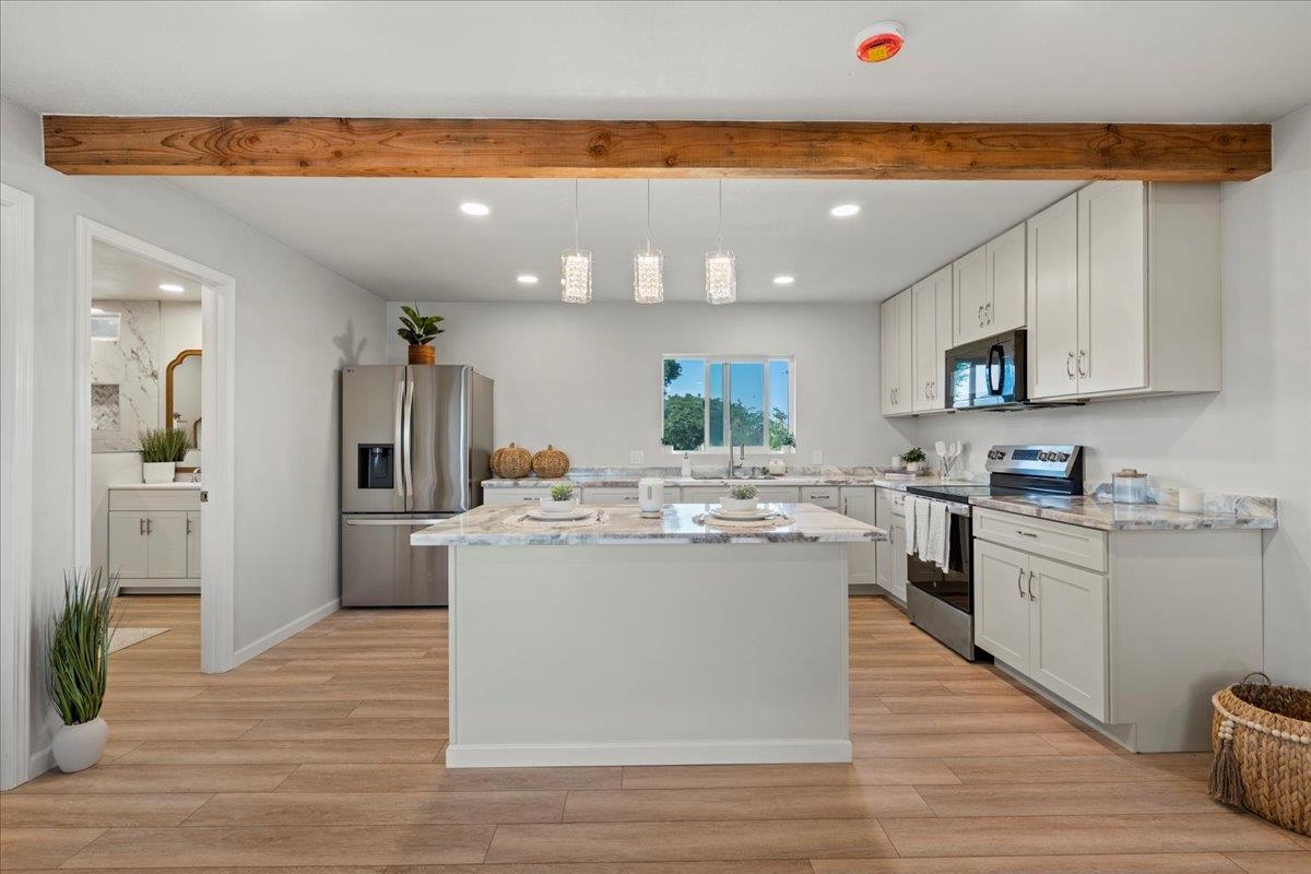 180  Hoomoku St , Kahului home - photo 5 of 26