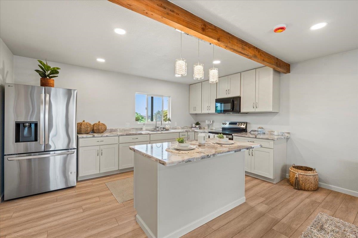 180  Hoomoku St , Kahului home - photo 6 of 26