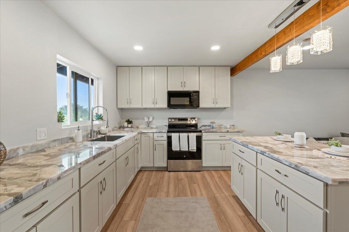 180  Hoomoku St , Kahului home - photo 8 of 26