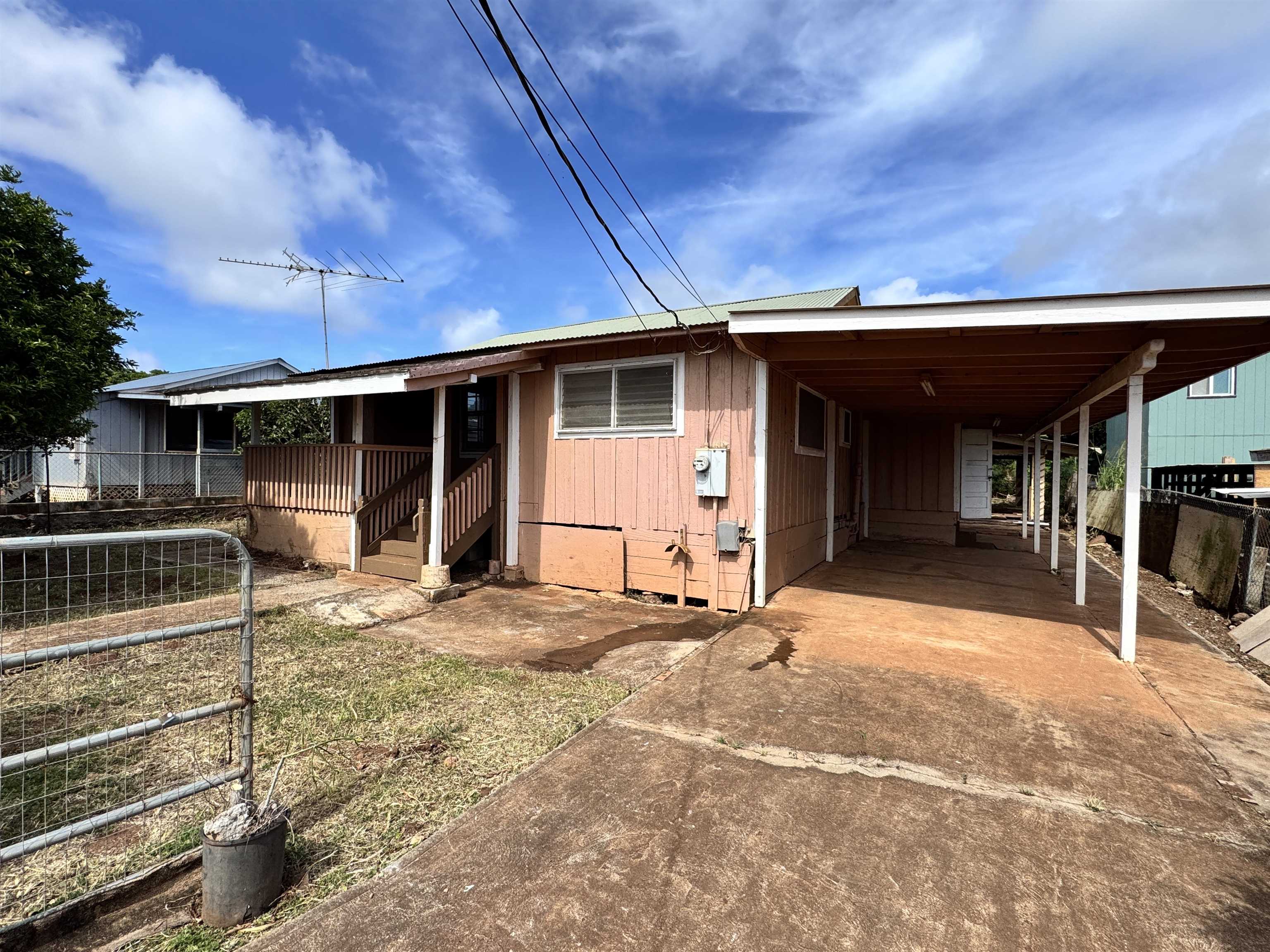 1810  Epane St Kualapuu,  home - photo 1 of 19