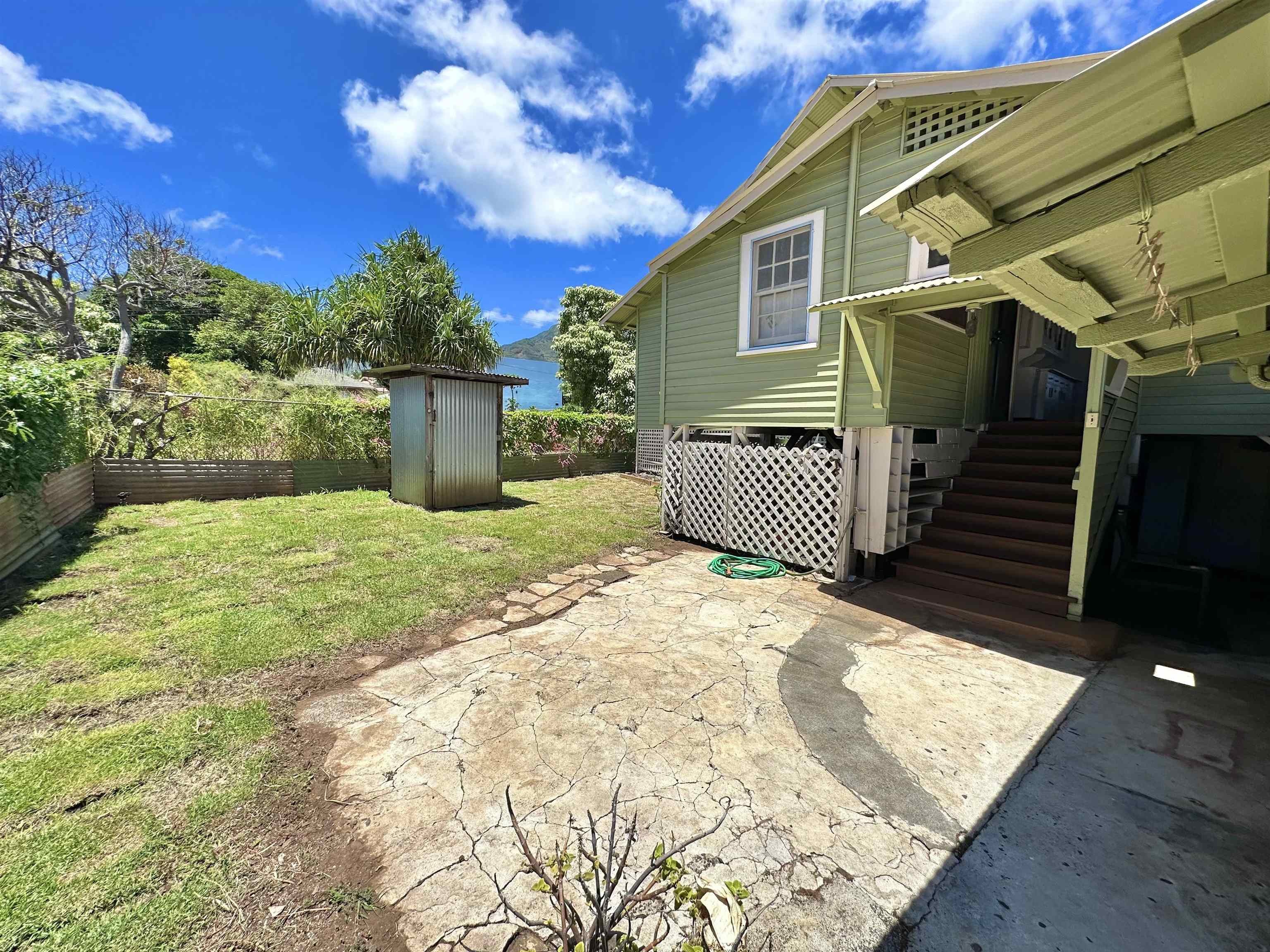 1815 & 1827  Vineyard St , Wailuku home - photo 20 of 22