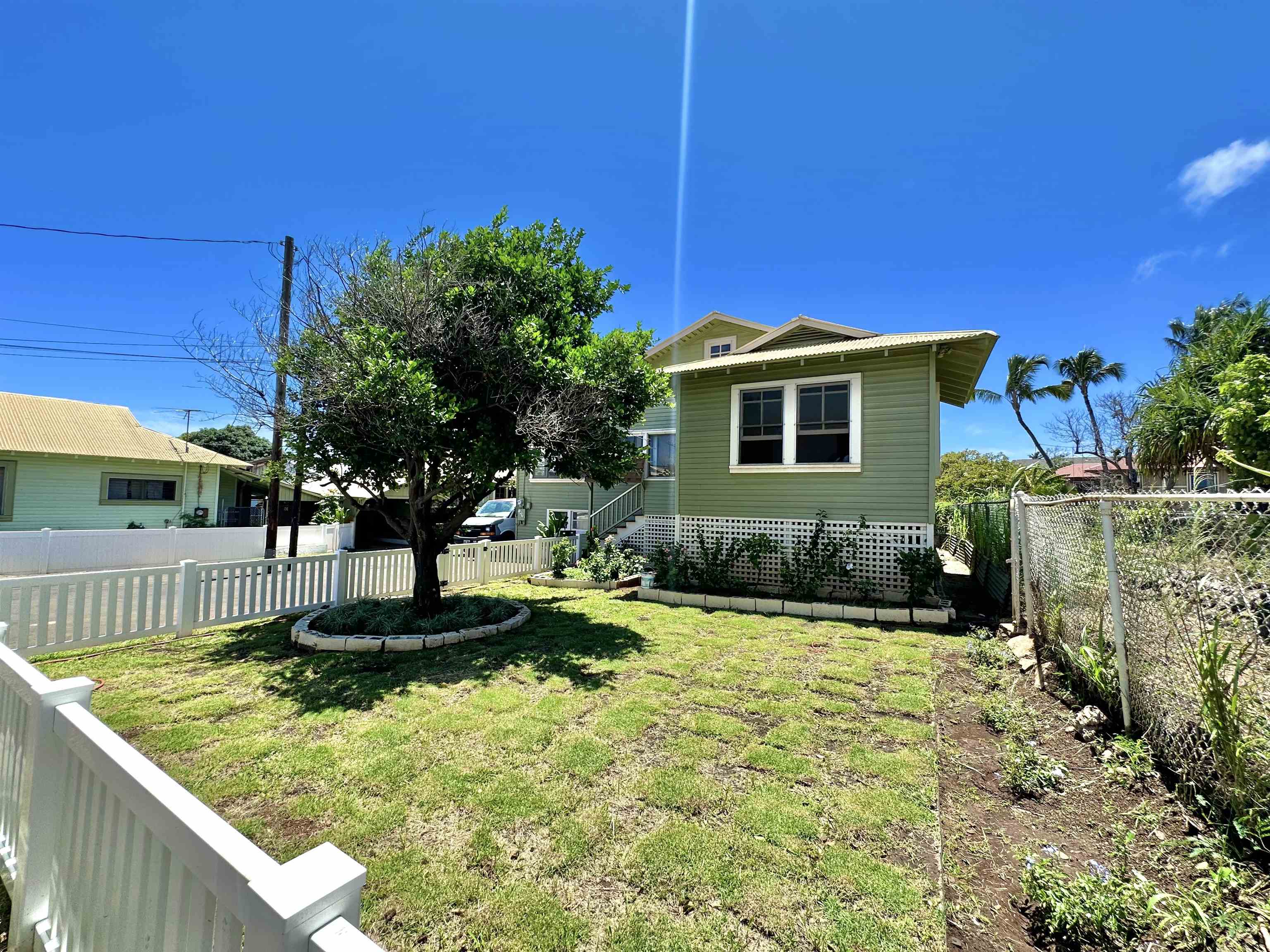 1815 & 1827  Vineyard St , Wailuku home - photo 3 of 22