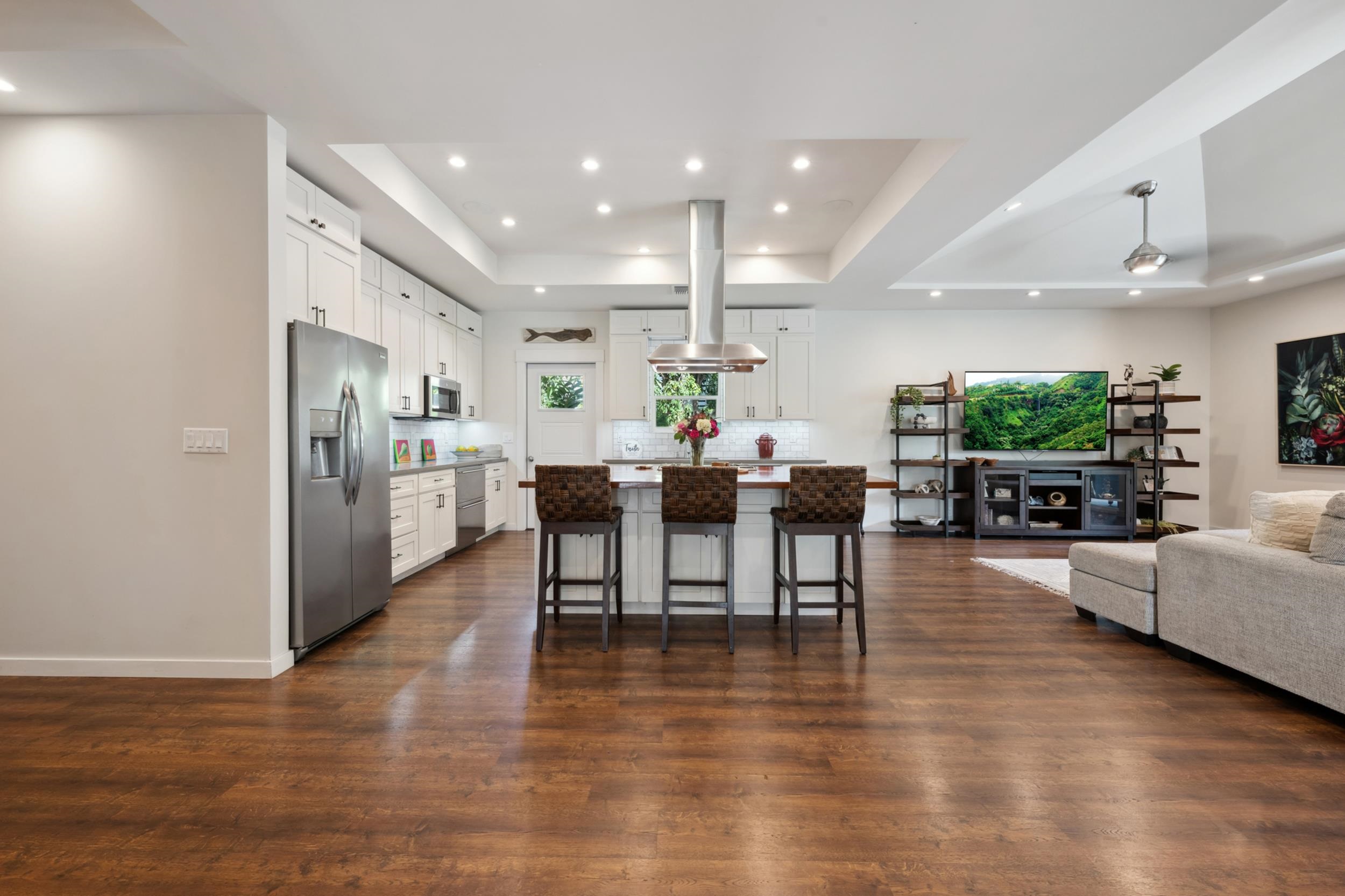 182  Ponana St Keawakapu Views, Kihei home - photo 4 of 38