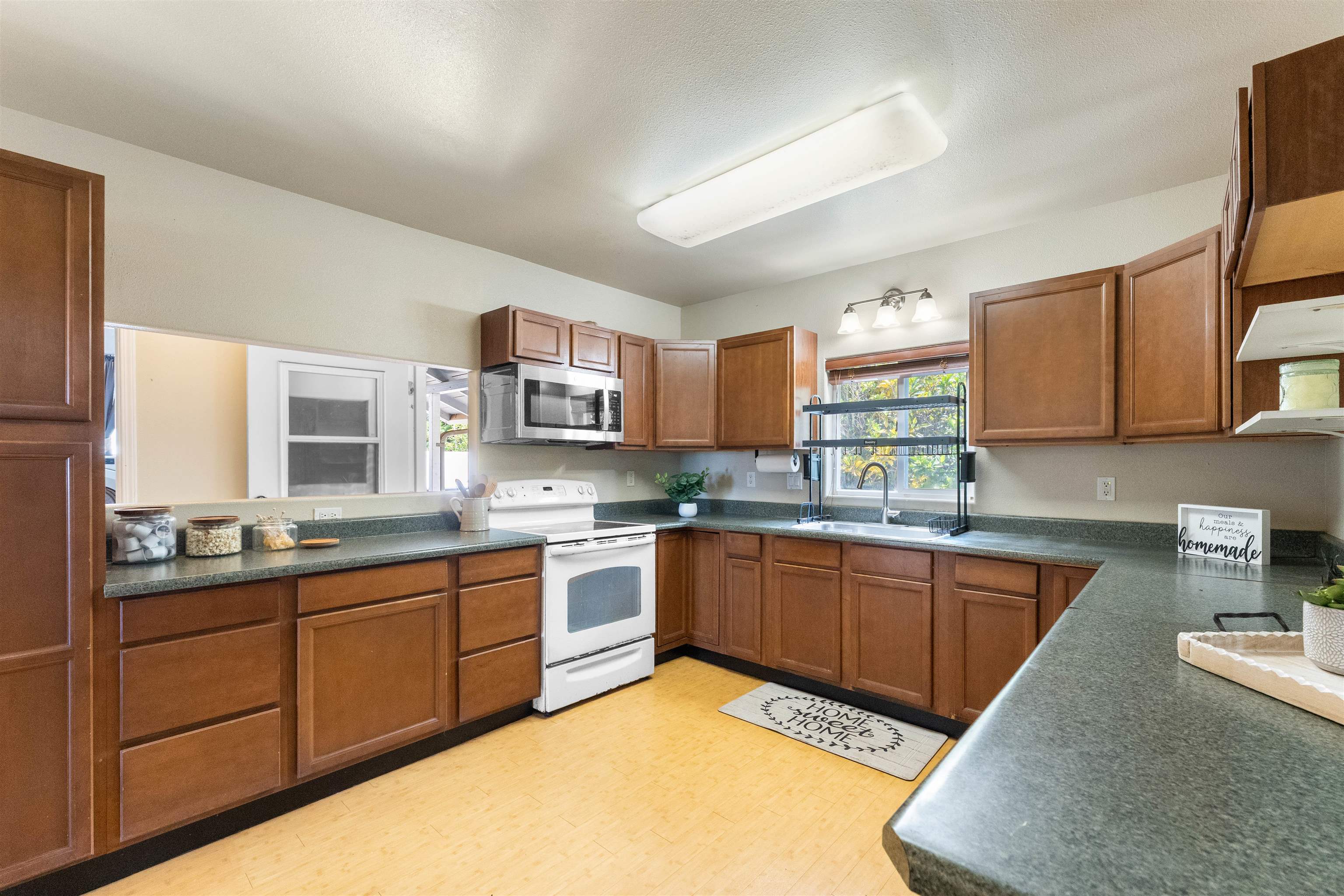 1855  Mill St , Wailuku home - photo 5 of 28