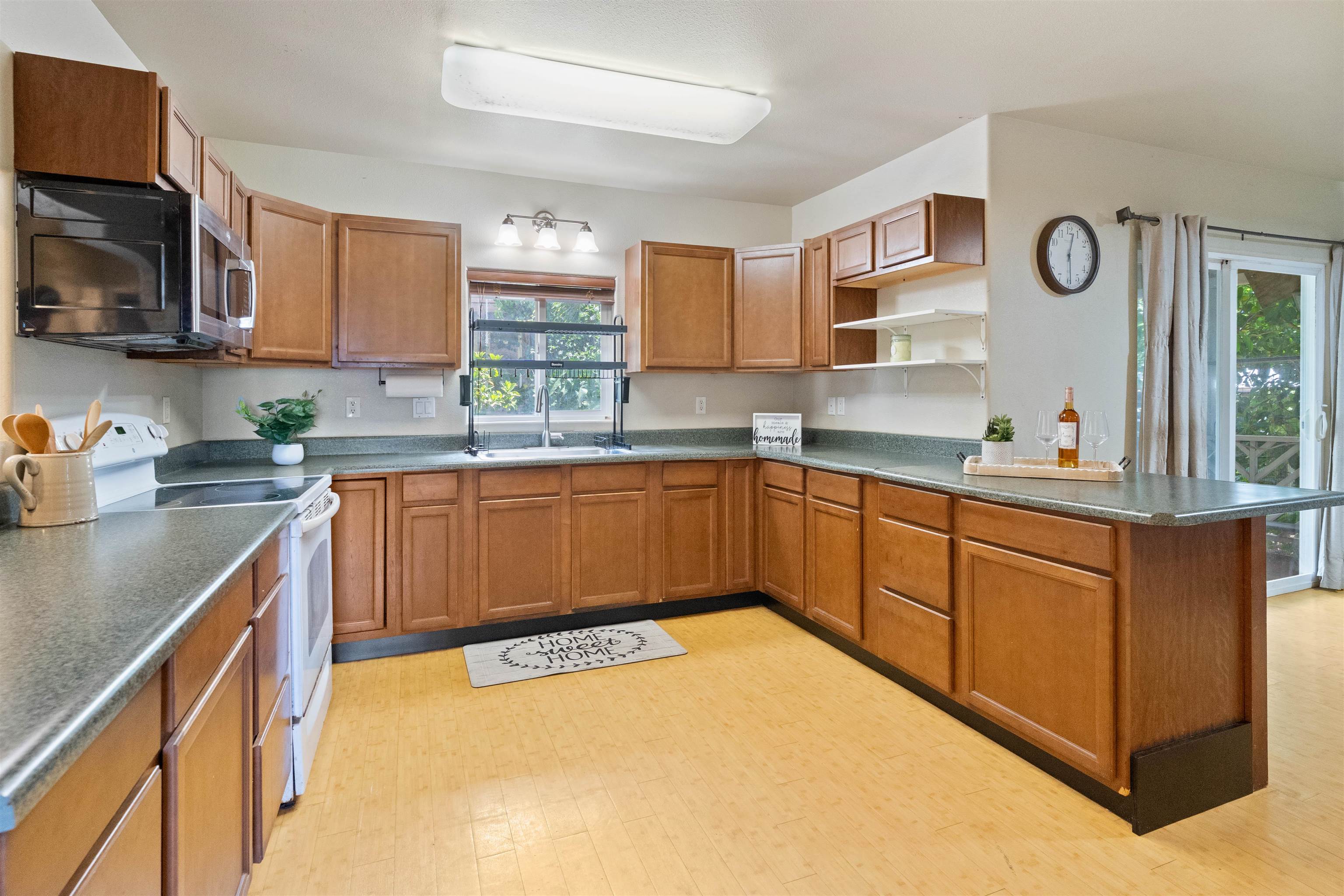 1855  Mill St , Wailuku home - photo 8 of 28