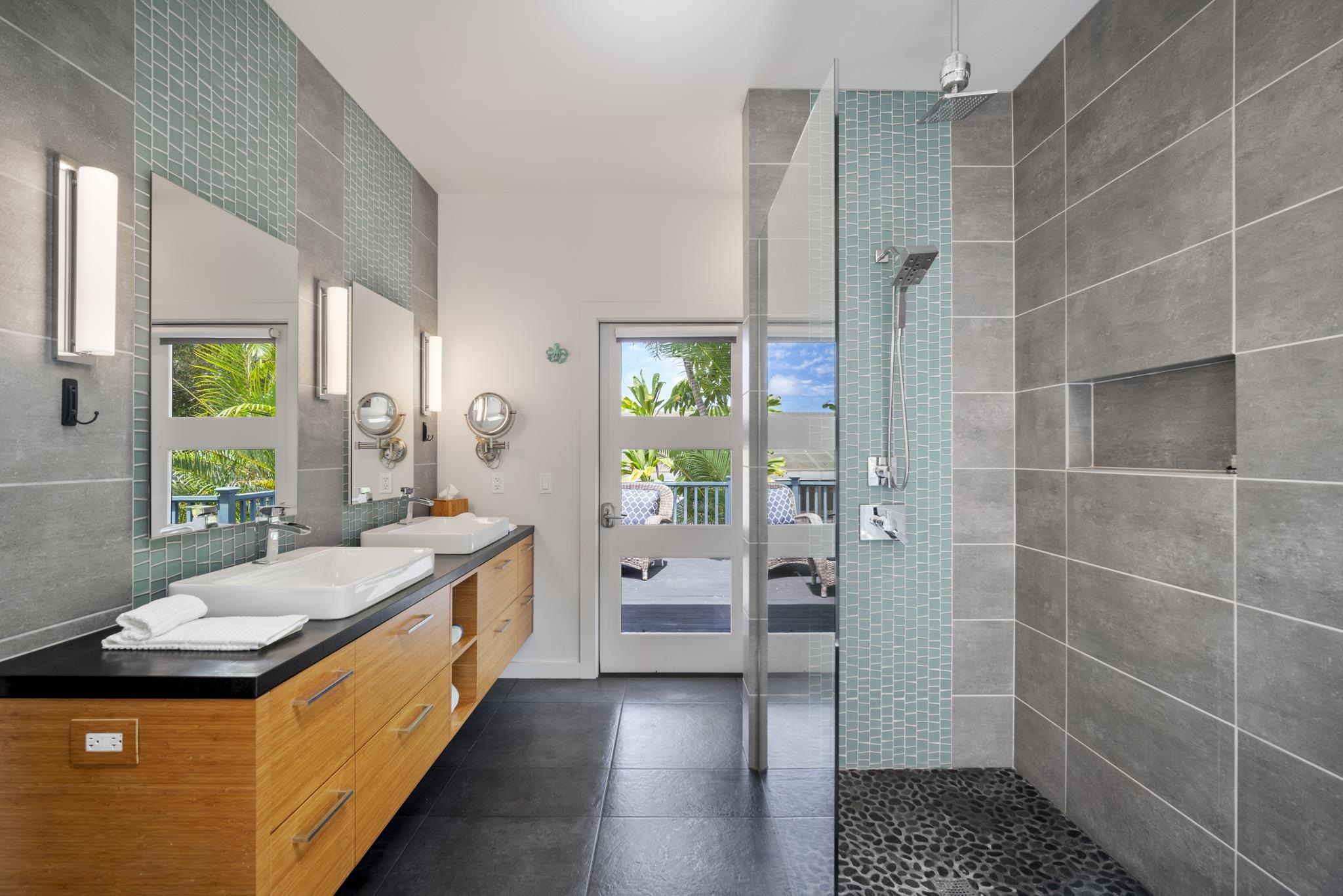 1865  Kalia Way , Haiku home - photo 4 of 50