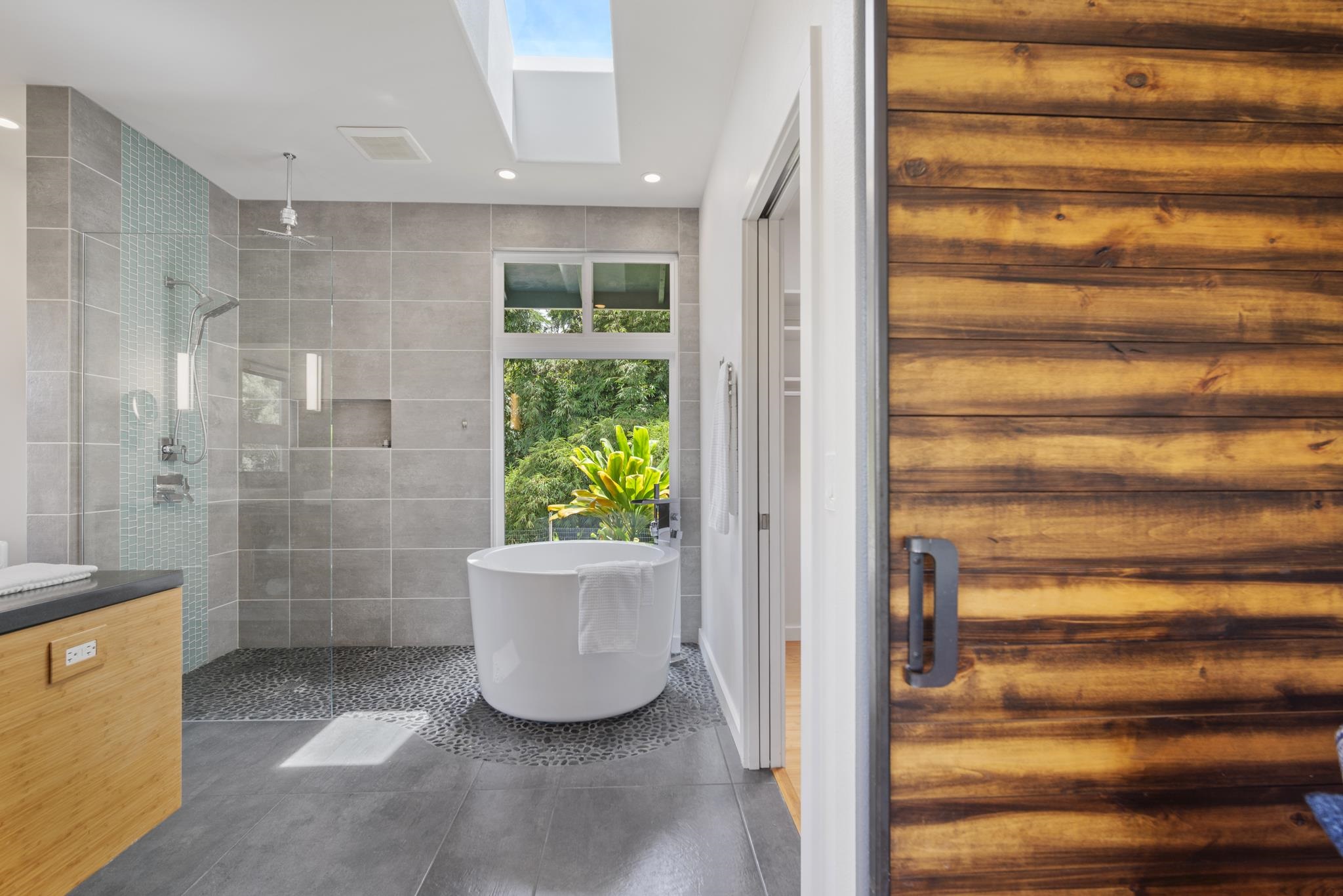 1865  Kalia Way , Haiku home - photo 5 of 50