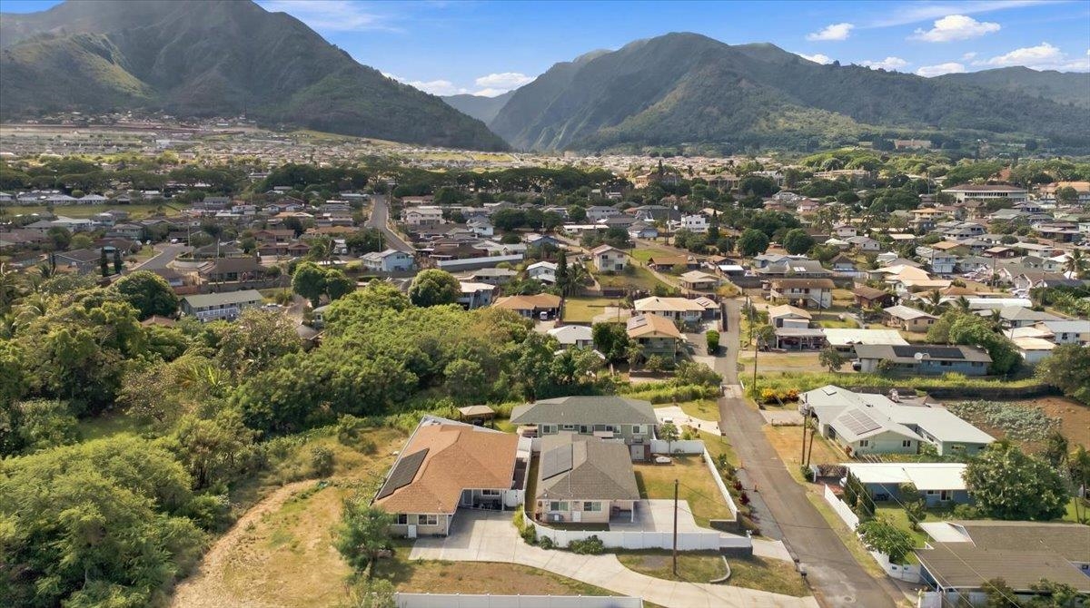 1867  Makahala Pl Wailuku Town, Wailuku home - photo 5 of 38
