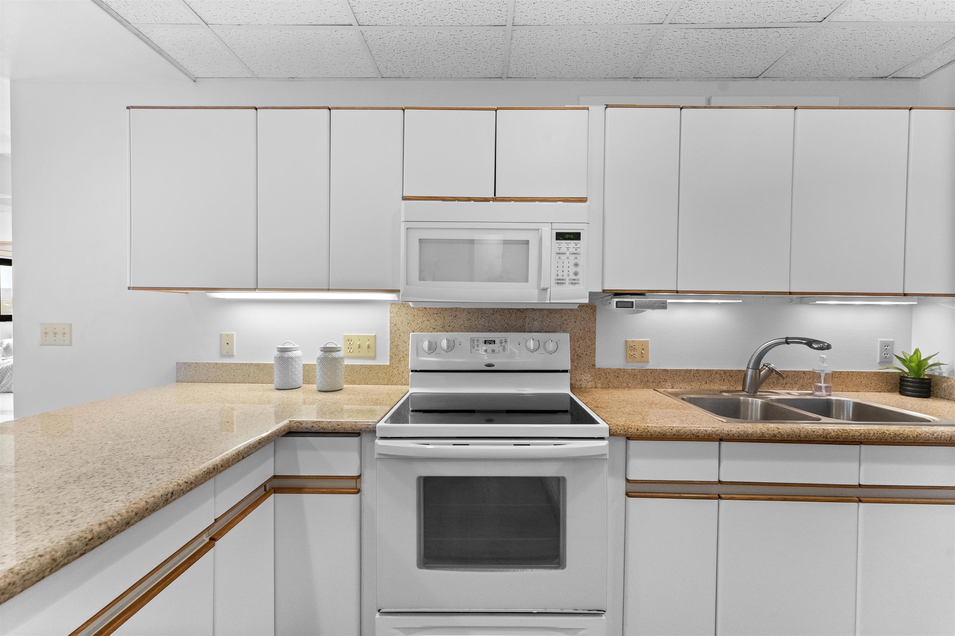 Maui Realty Suites condo # 508, Wailuku, Hawaii - photo 11 of 29