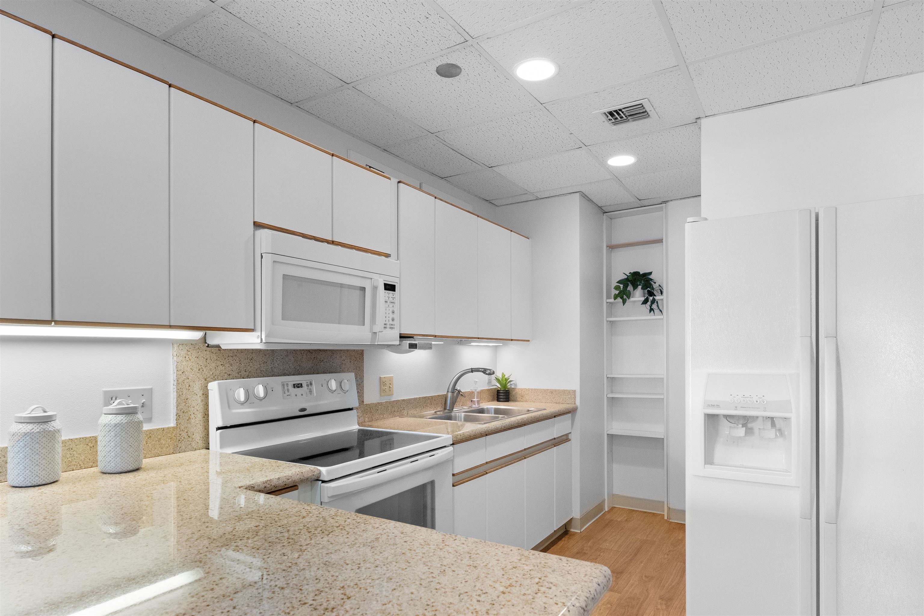 Maui Realty Suites condo # 508, Wailuku, Hawaii - photo 13 of 29