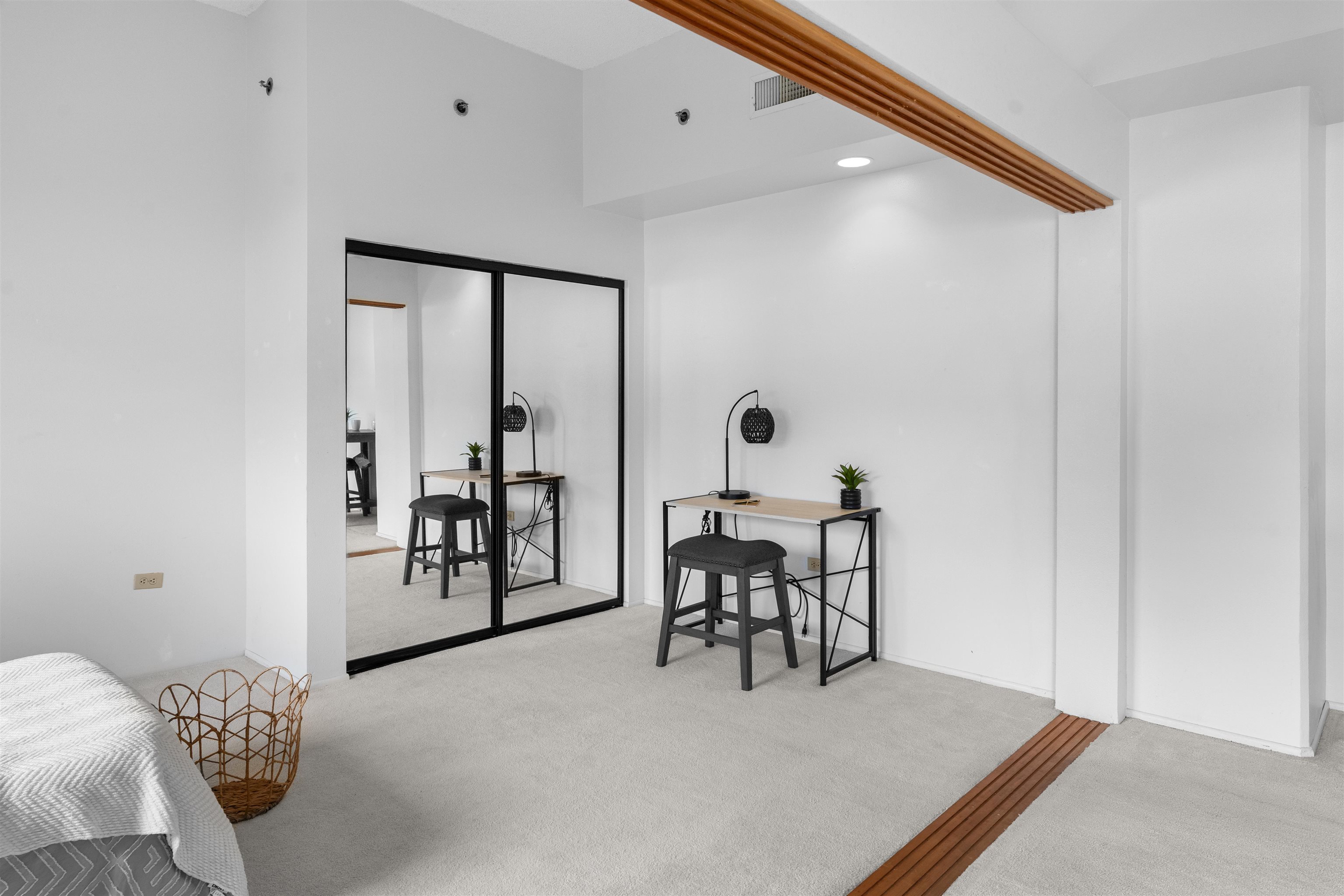 Maui Realty Suites condo # 508, Wailuku, Hawaii - photo 7 of 29