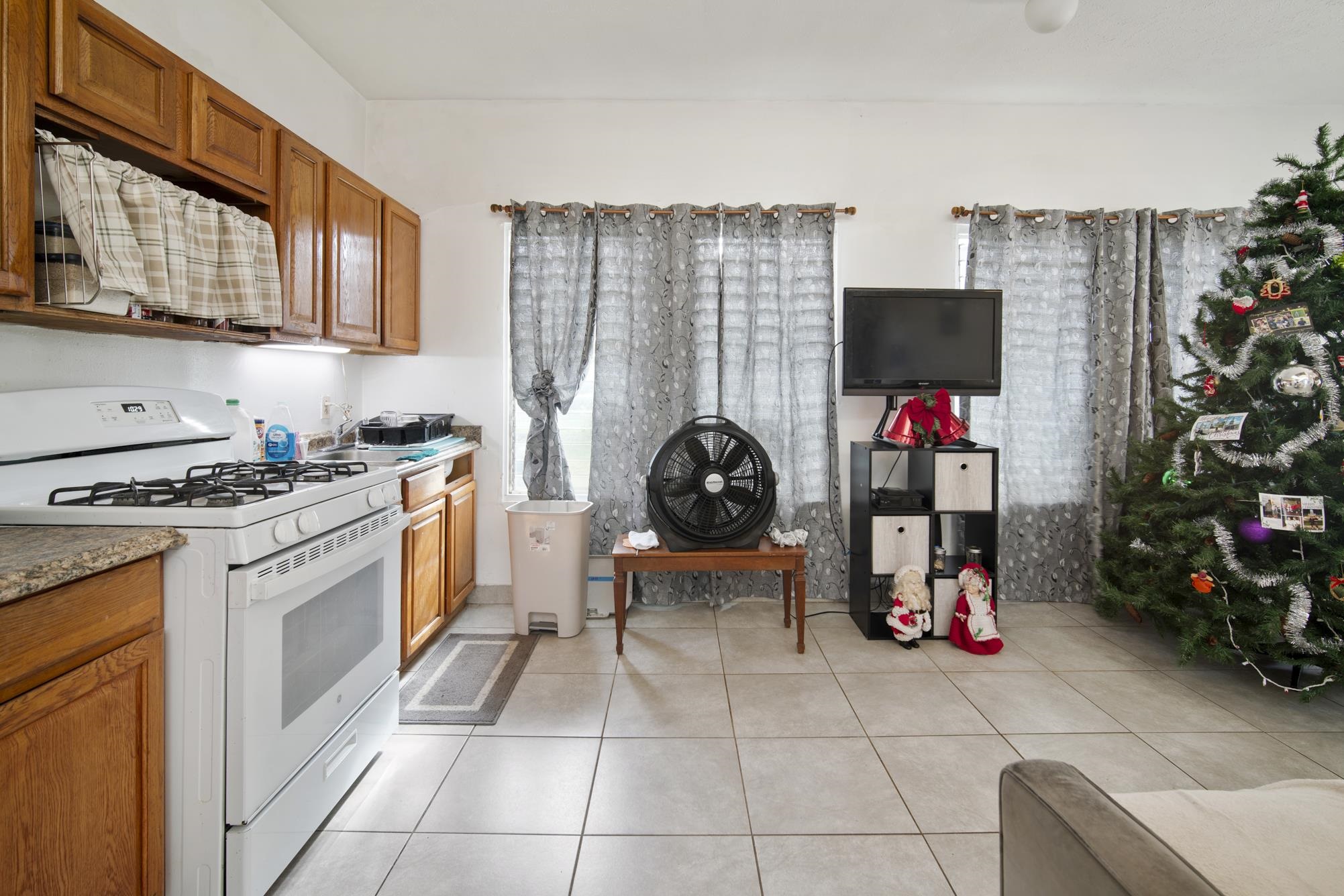 189  Hawaii St , Kahului home - photo 8 of 39