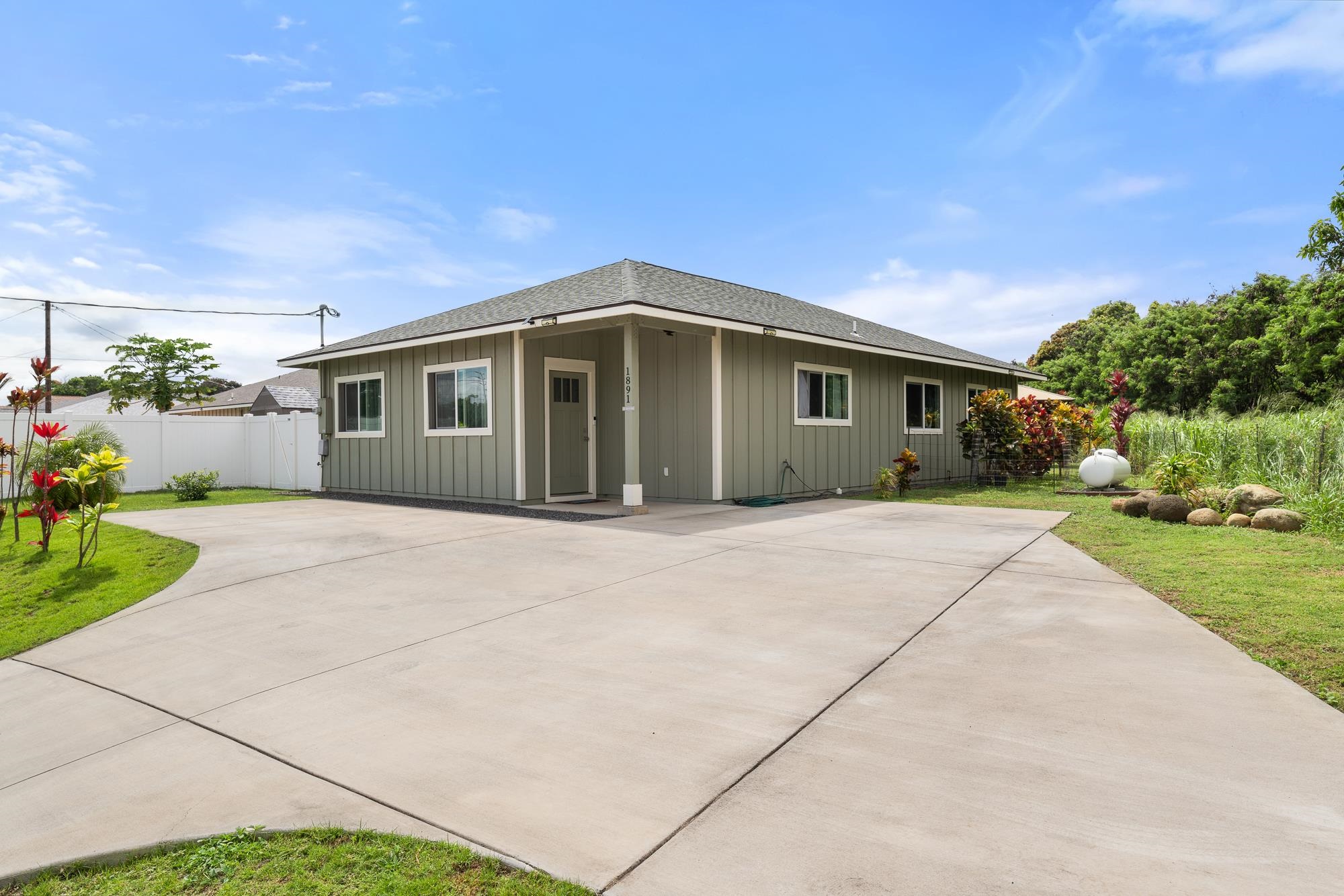 1891  Makahala Pl , Wailuku home - photo 2 of 20
