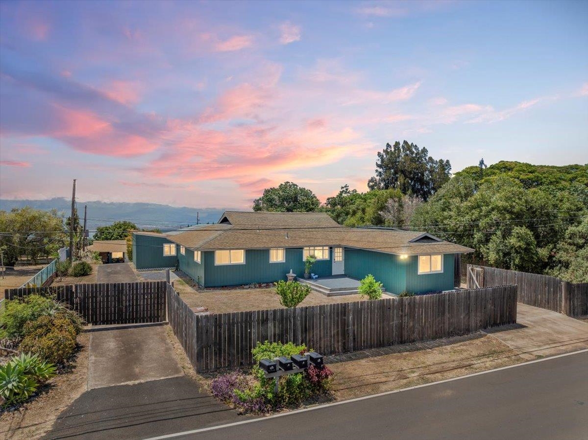 190  Aliiolani St , Pukalani home - photo 2 of 50