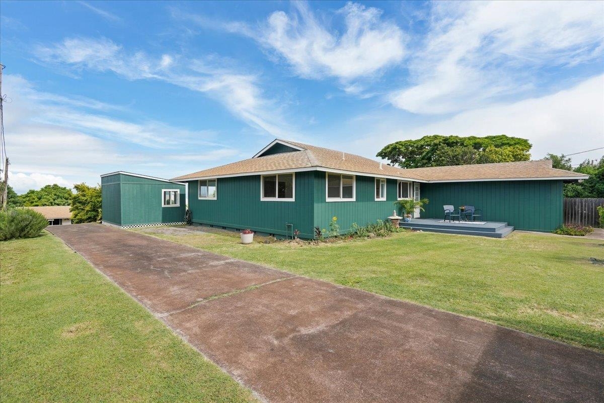 190  Aliiolani St , Pukalani home - photo 2 of 50