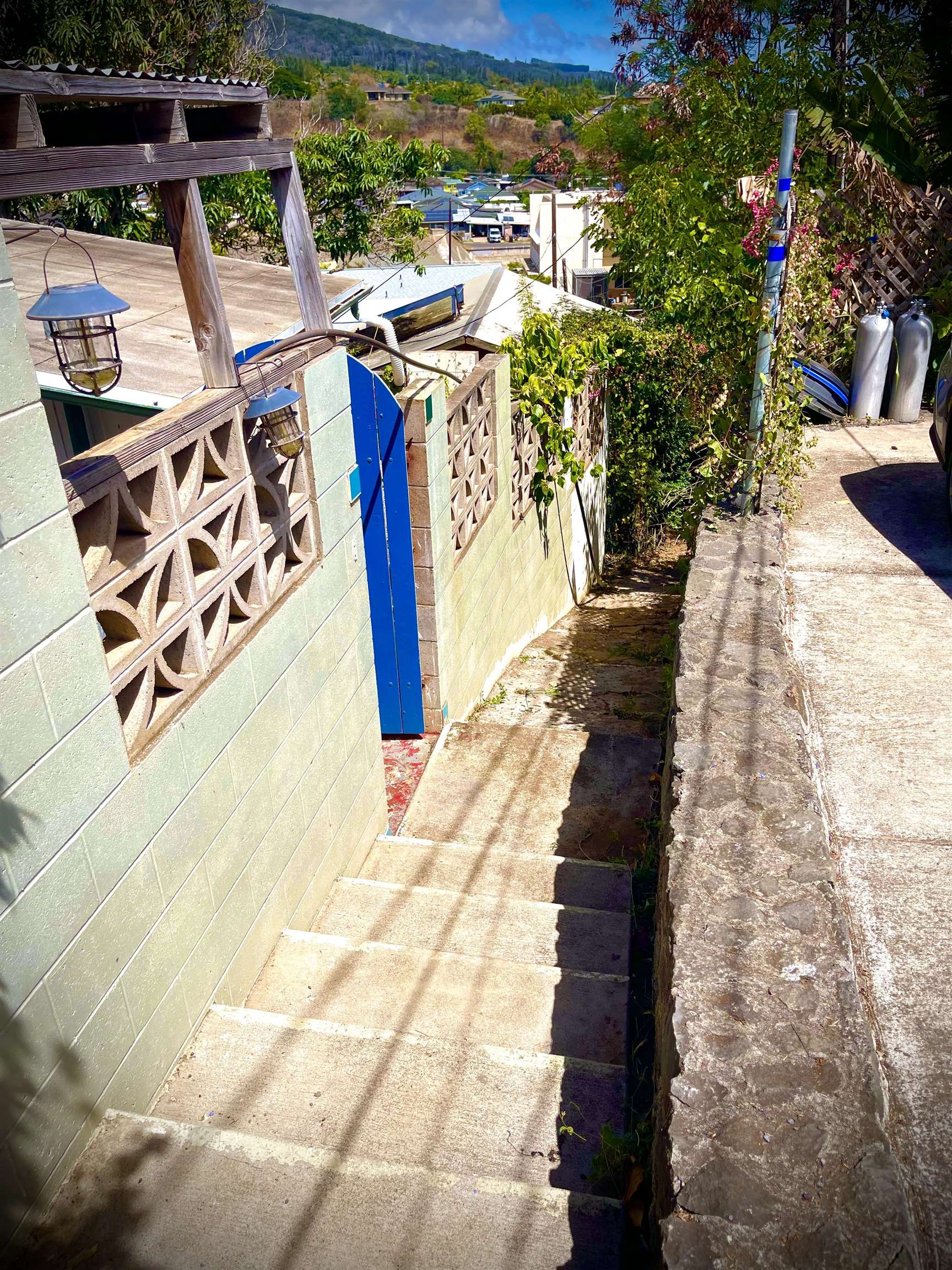 193  Church St , Wailuku home - photo 4 of 50