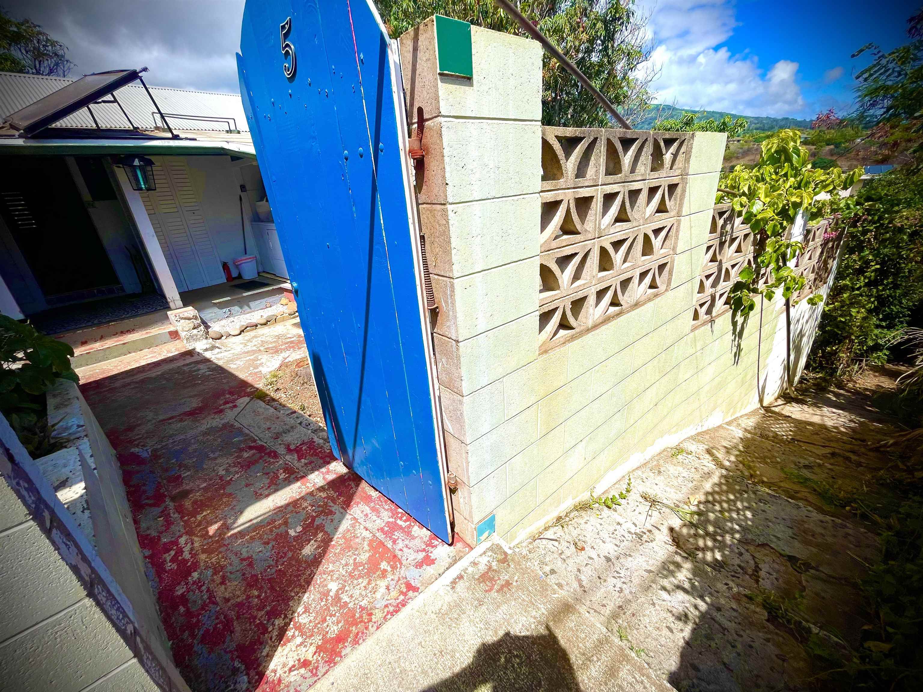 193  Church St , Wailuku home - photo 5 of 50