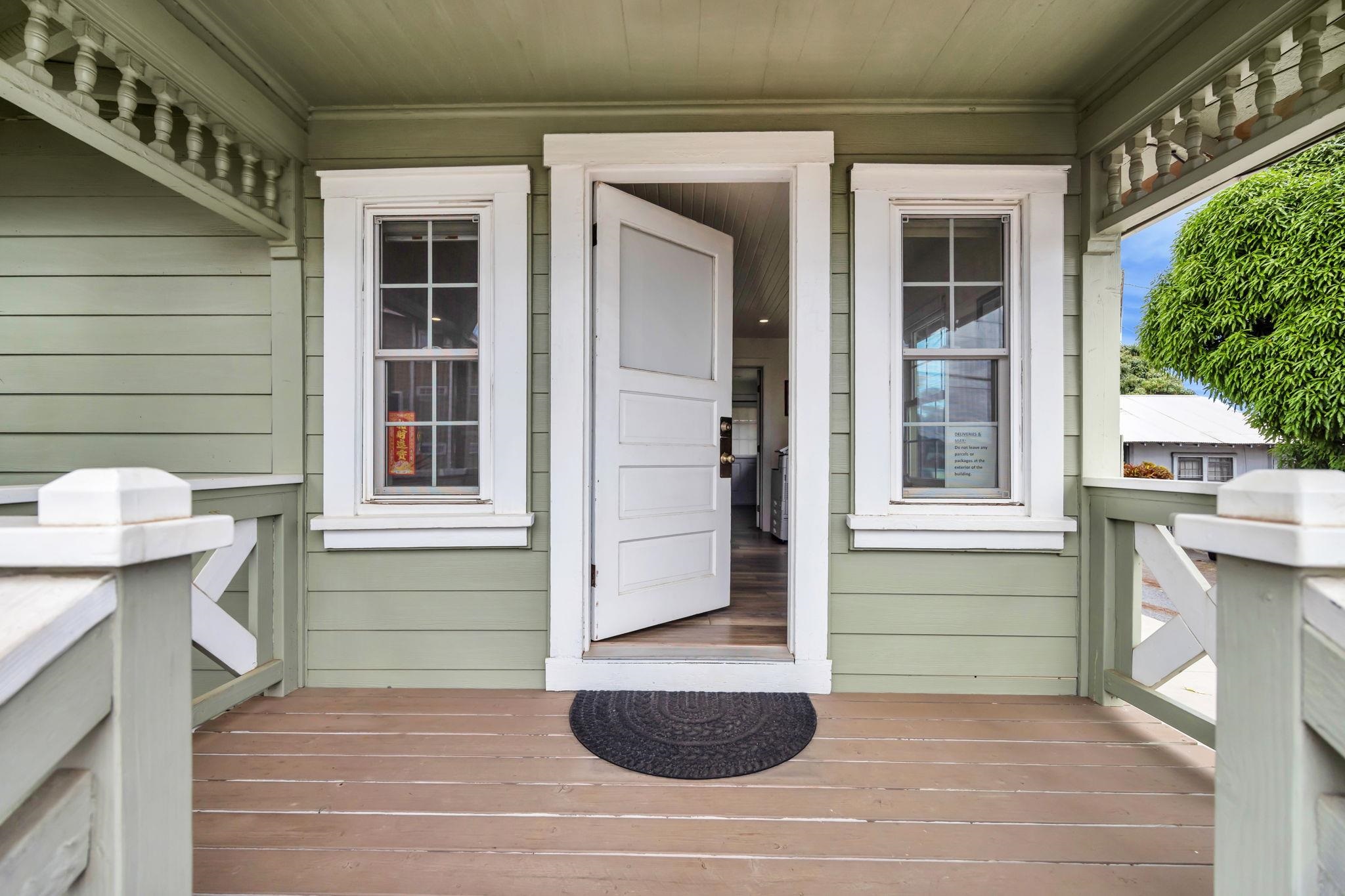 1930 E Vineyard St   - photo 3 of 32