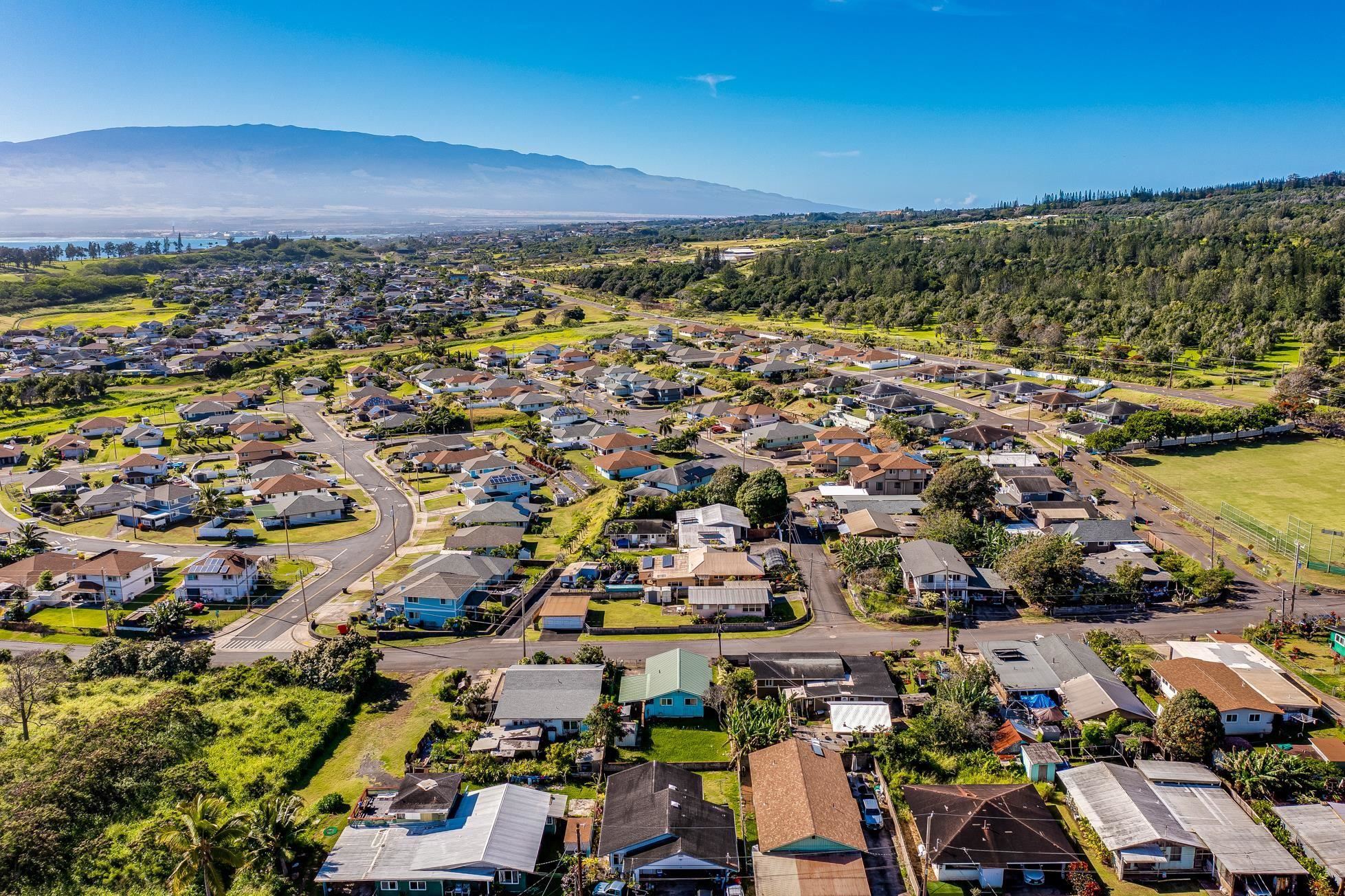 1932  Kaihamu Pl Waiehu Golf Course, Wailuku home - photo 4 of 32
