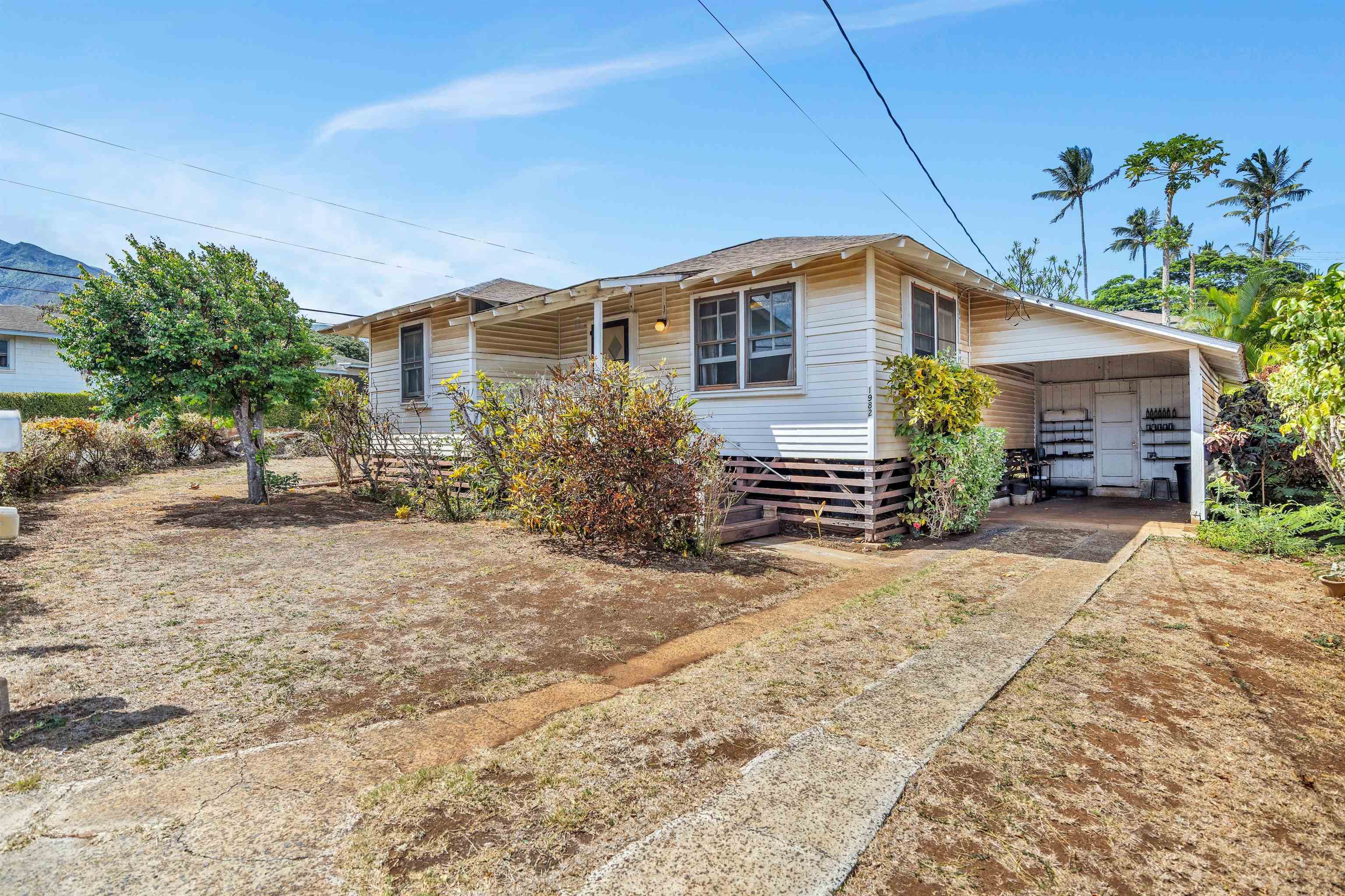1982  Kalawi Pl , Wailuku home - photo 2 of 20