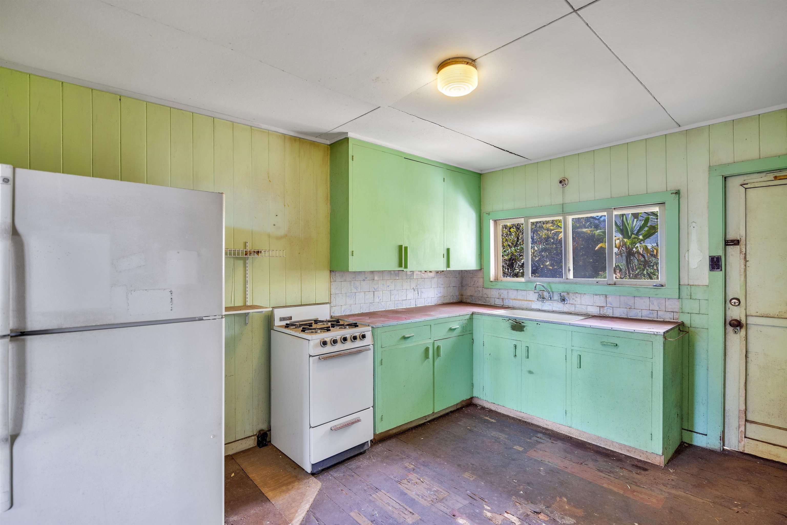 1982  Kalawi Pl , Wailuku home - photo 8 of 20