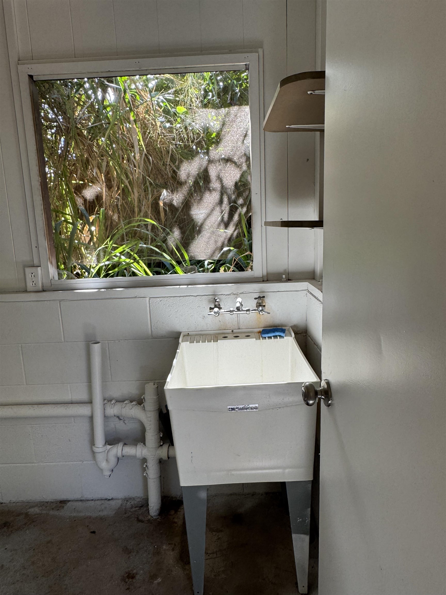 1987  Kahekili Hwy , Wailuku home - photo 29 of 38