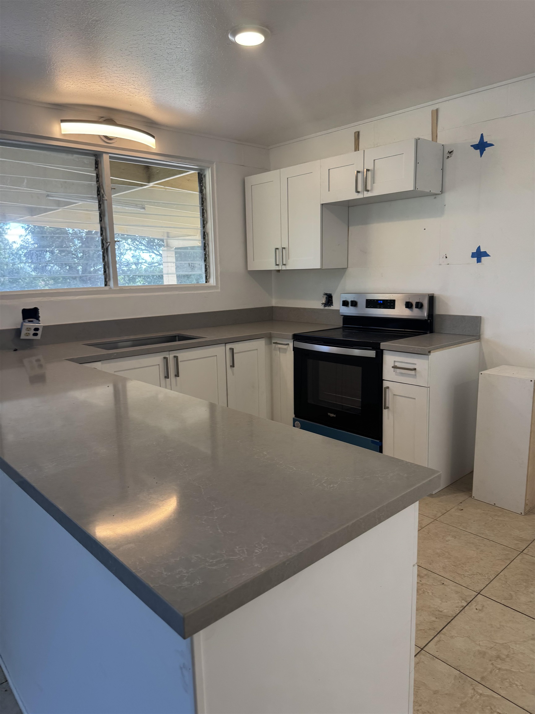 1987  Kahekili Hwy , Wailuku home - photo 4 of 38