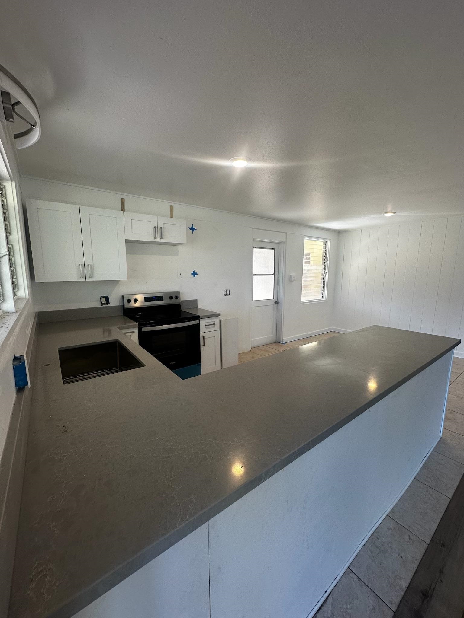 1987  Kahekili Hwy , Wailuku home - photo 5 of 38