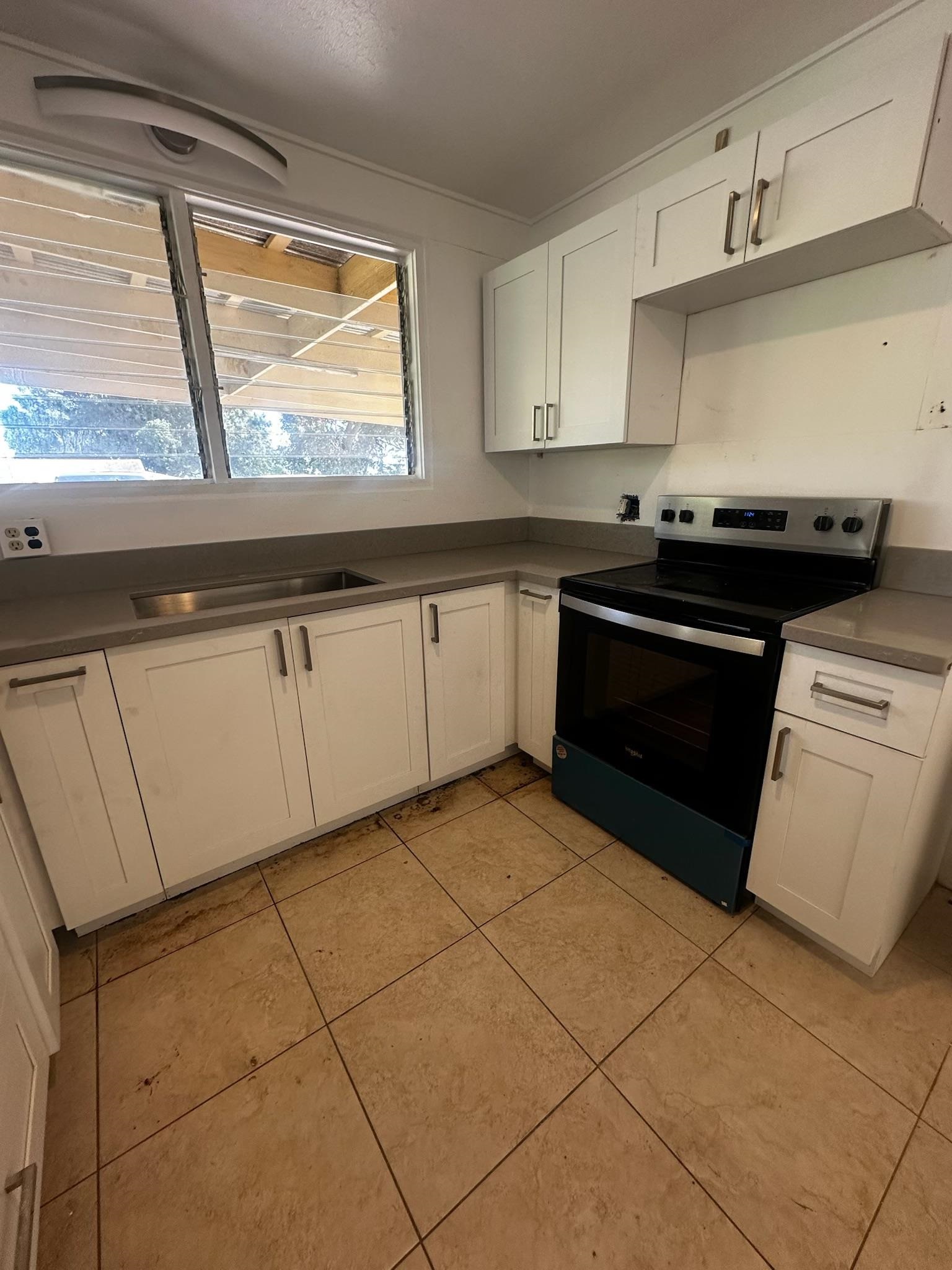 1987  Kahekili Hwy , Wailuku home - photo 6 of 38