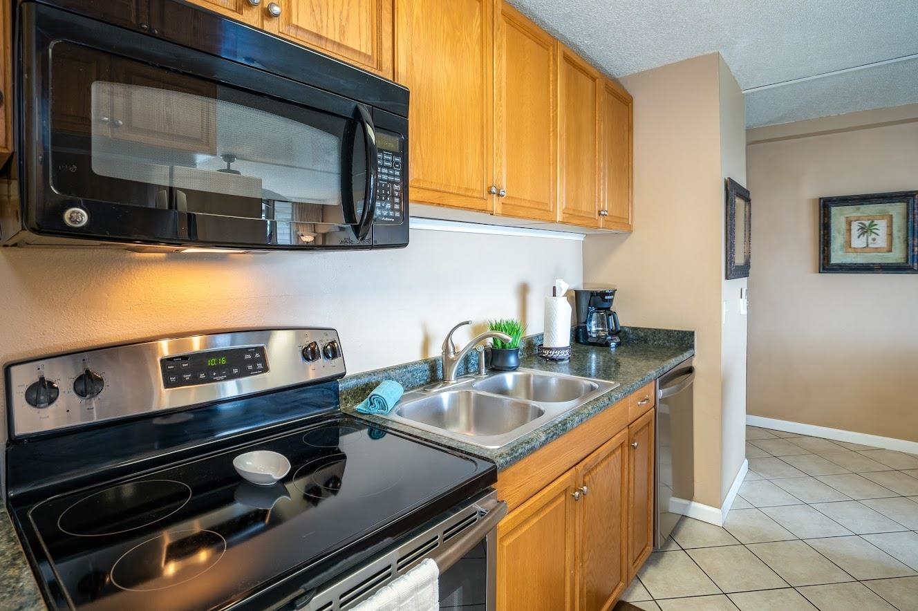 Island Surf condo # 512, Kihei, Hawaii - photo 22 of 38