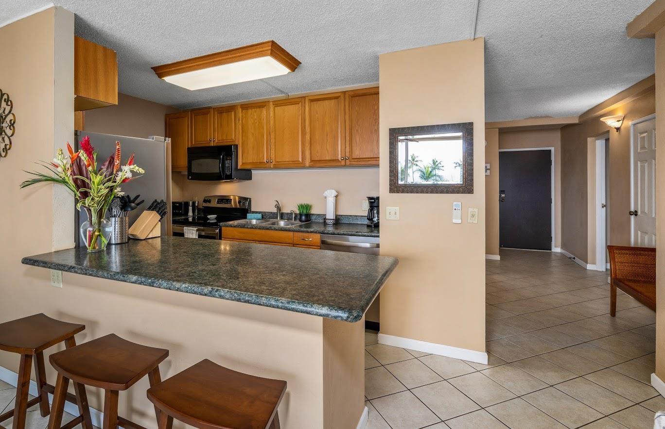 Island Surf condo # 512, Kihei, Hawaii - photo 4 of 38