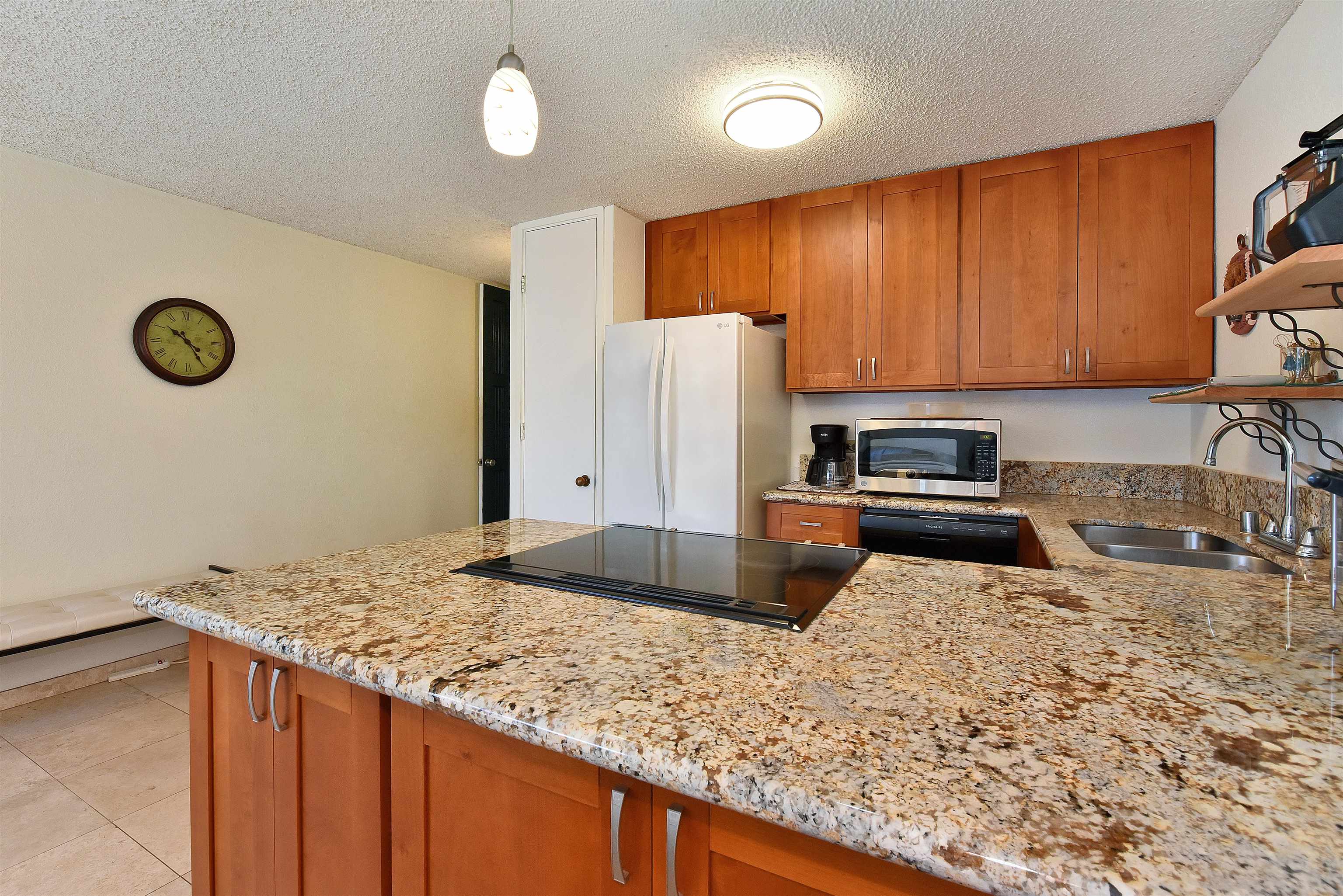 Maalaea Mermaid condo # 305, Wailuku, Hawaii - photo 11 of 29