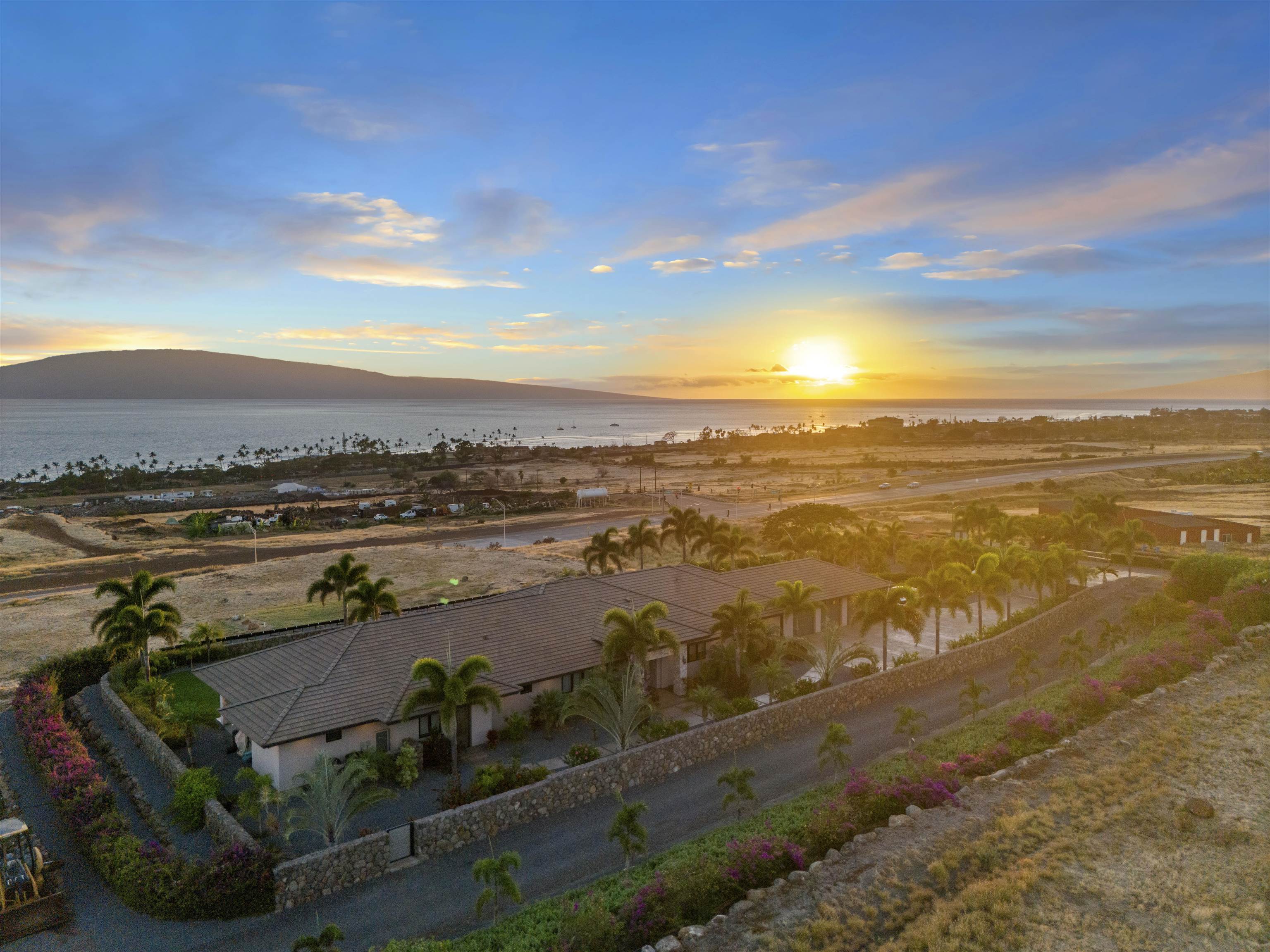 200  Hokiokio Pl Lahaina, Lahaina home - photo 2 of 50