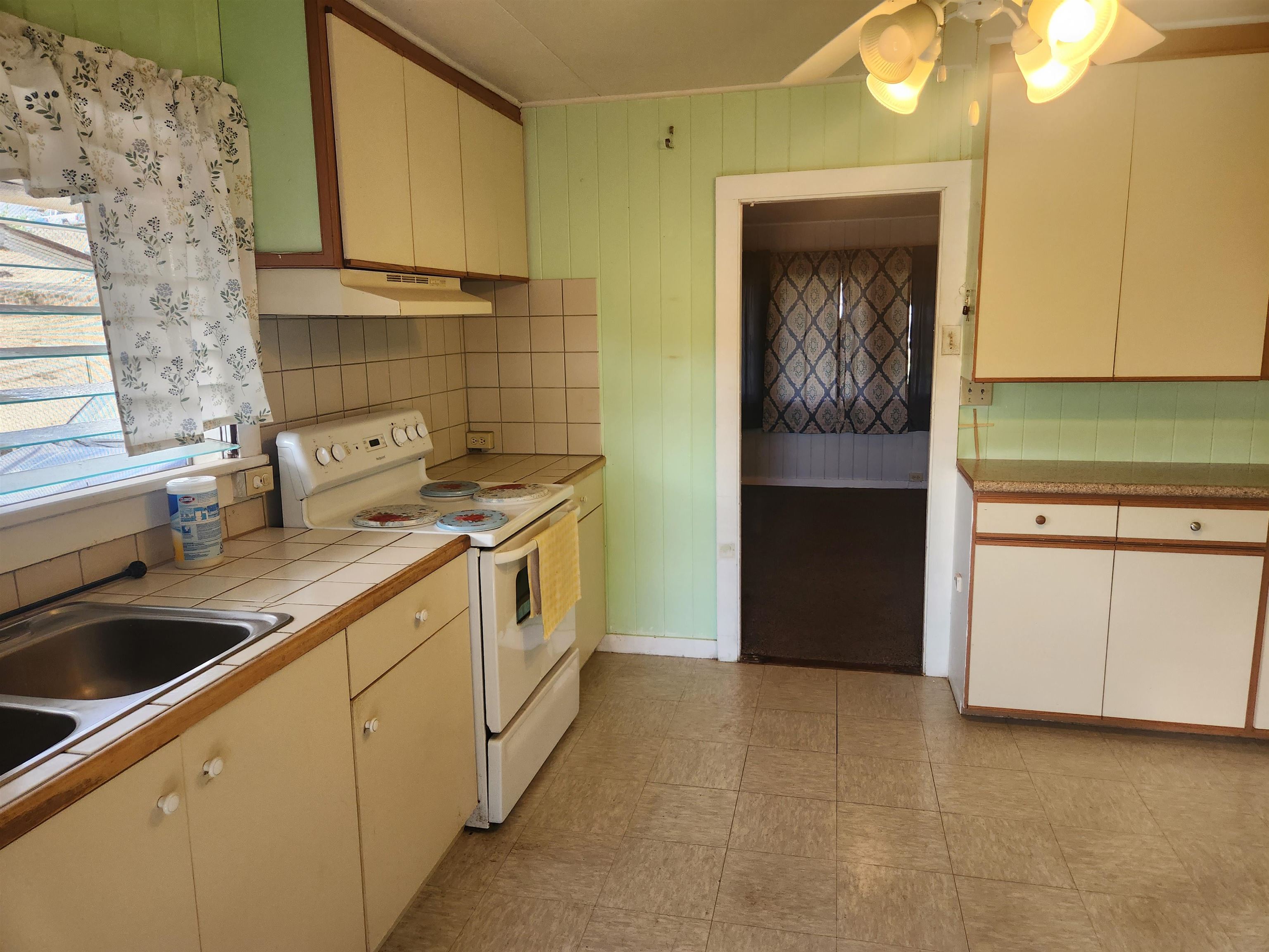 202  Nakoa Dr , Wailuku home - photo 2 of 17